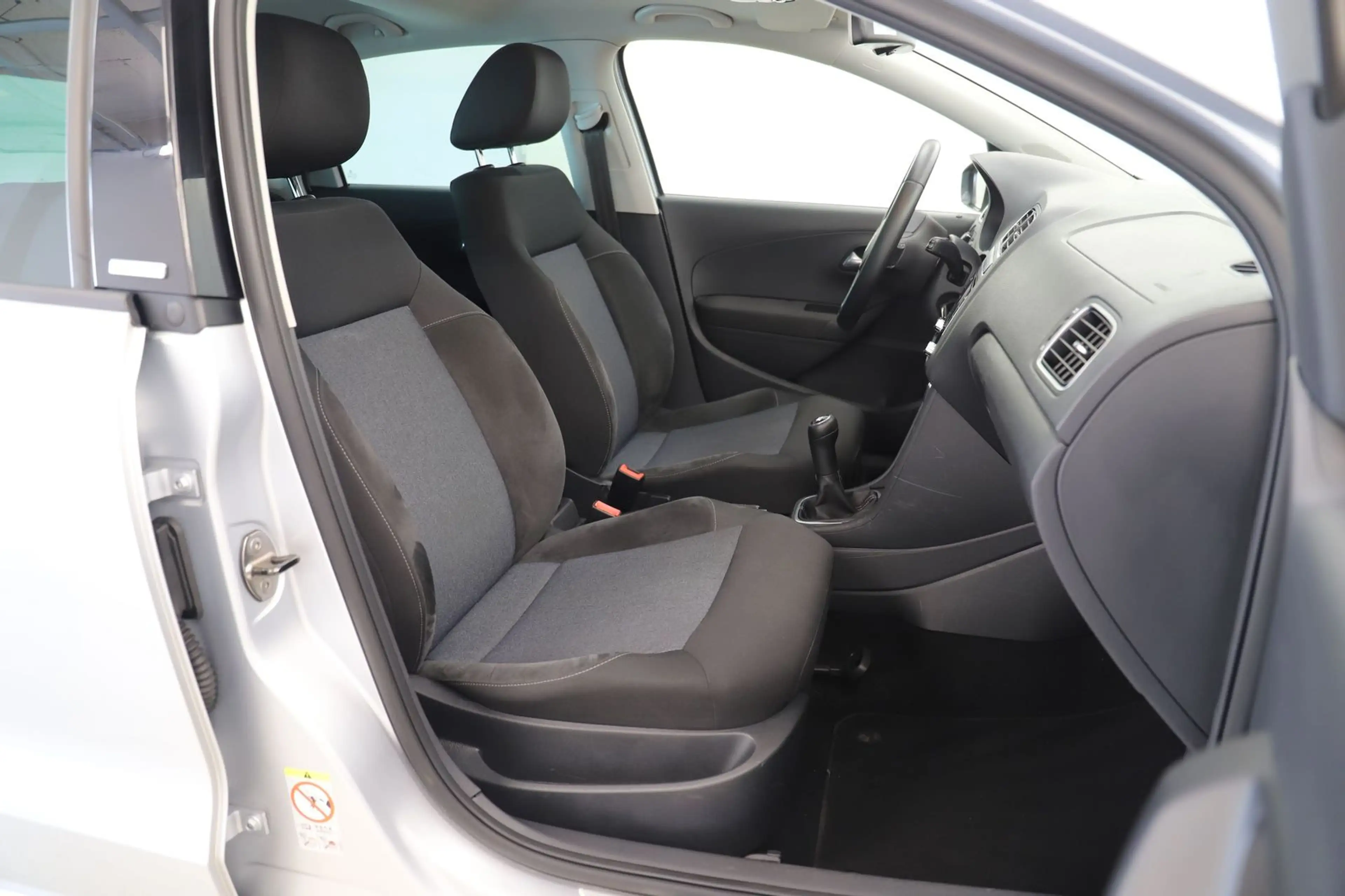 Volkswagen Polo 5 1.2TSI 105PS Style Klima Pano PDC 1Hand — photo 10