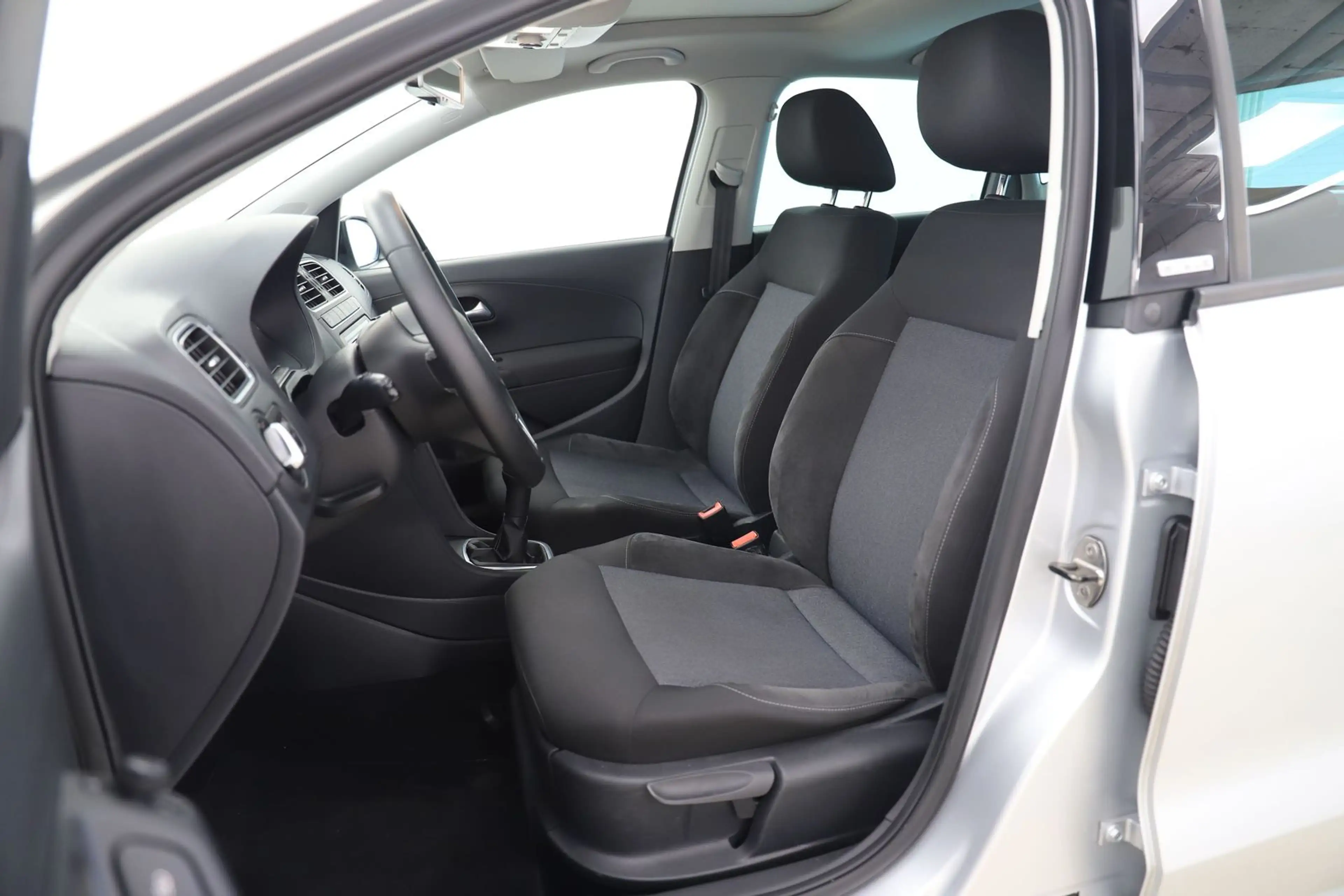 Volkswagen Polo 5 1.2TSI 105PS Style Klima Pano PDC 1Hand — photo 9