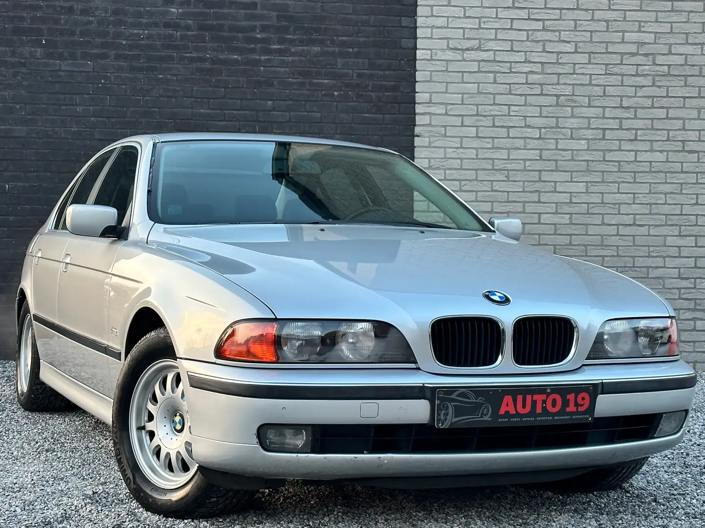 BMW 520 520i LPG *** CLIM / ATTACHE REMORQUE / CUIR *** Gri - 1