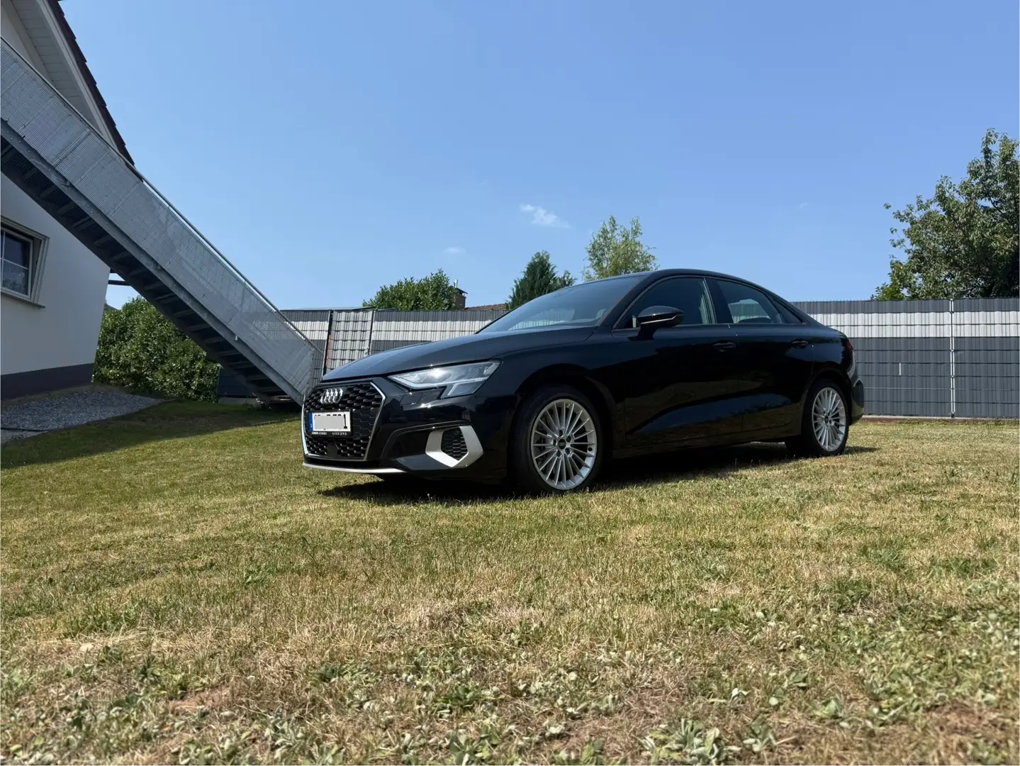 Audi A3 30 TFSI advanced Schwarz - 2