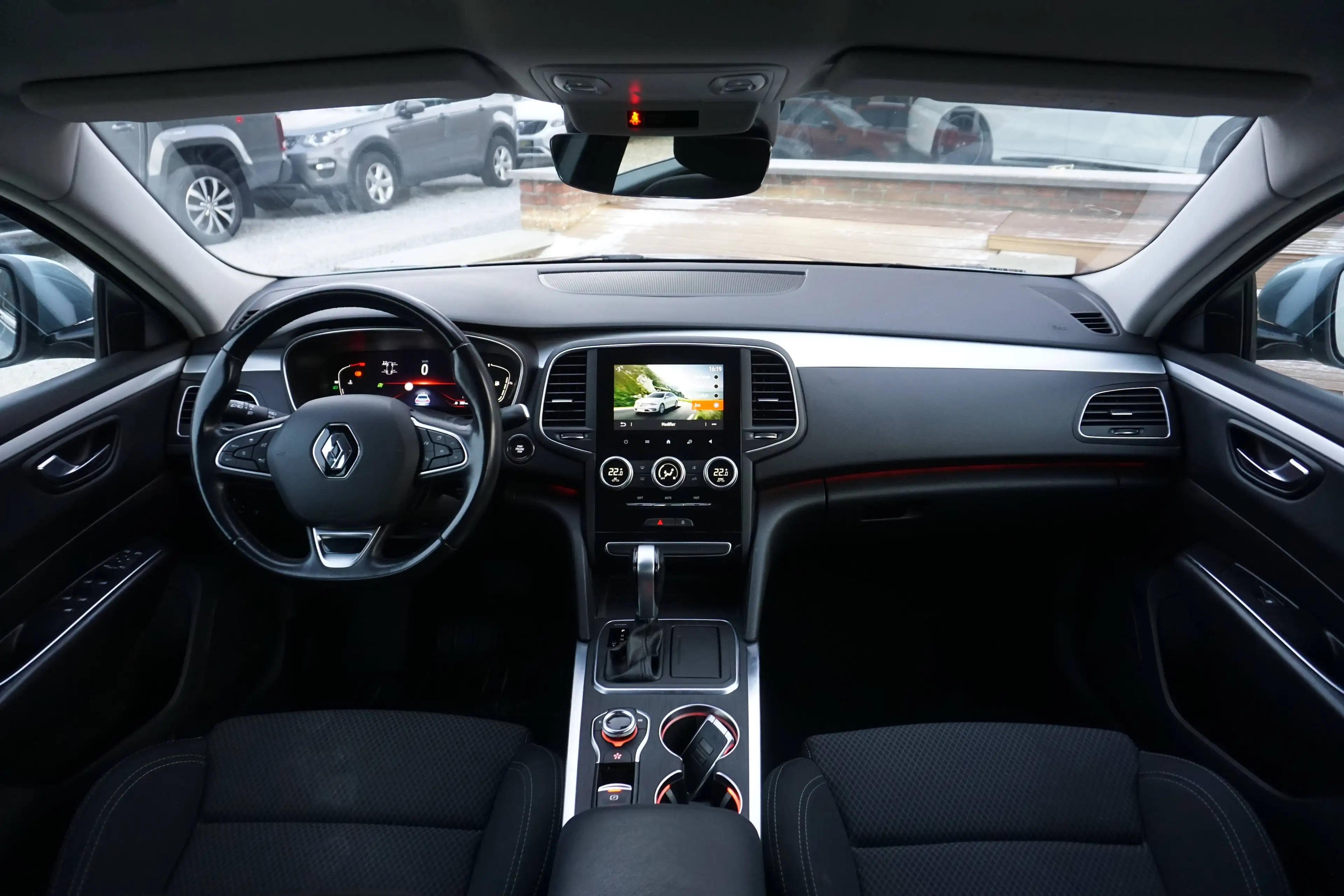 Renault Talisman 1.33 TCe Intens AUTO CAM KEYLESS PDC DISTRONIC CRUISE LED — photo 15