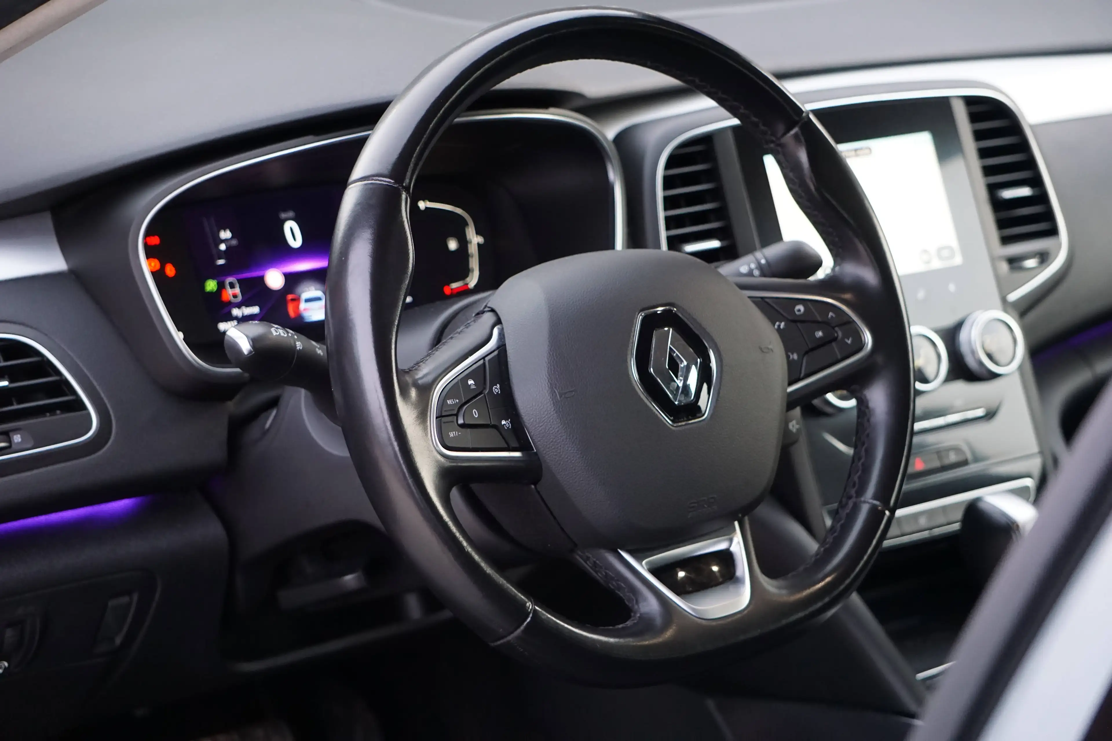 Renault Talisman 1.33 TCe Intens AUTO CAM KEYLESS PDC DISTRONIC CRUISE LED — photo 9