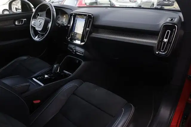 Volvo XC40 view 9