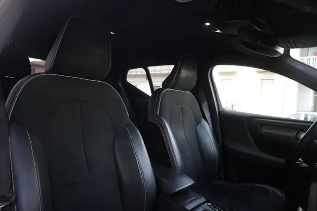 Volvo XC40 view 6