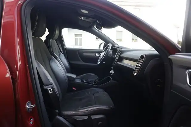Volvo XC40 view 11