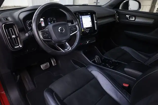 Volvo XC40 view 15