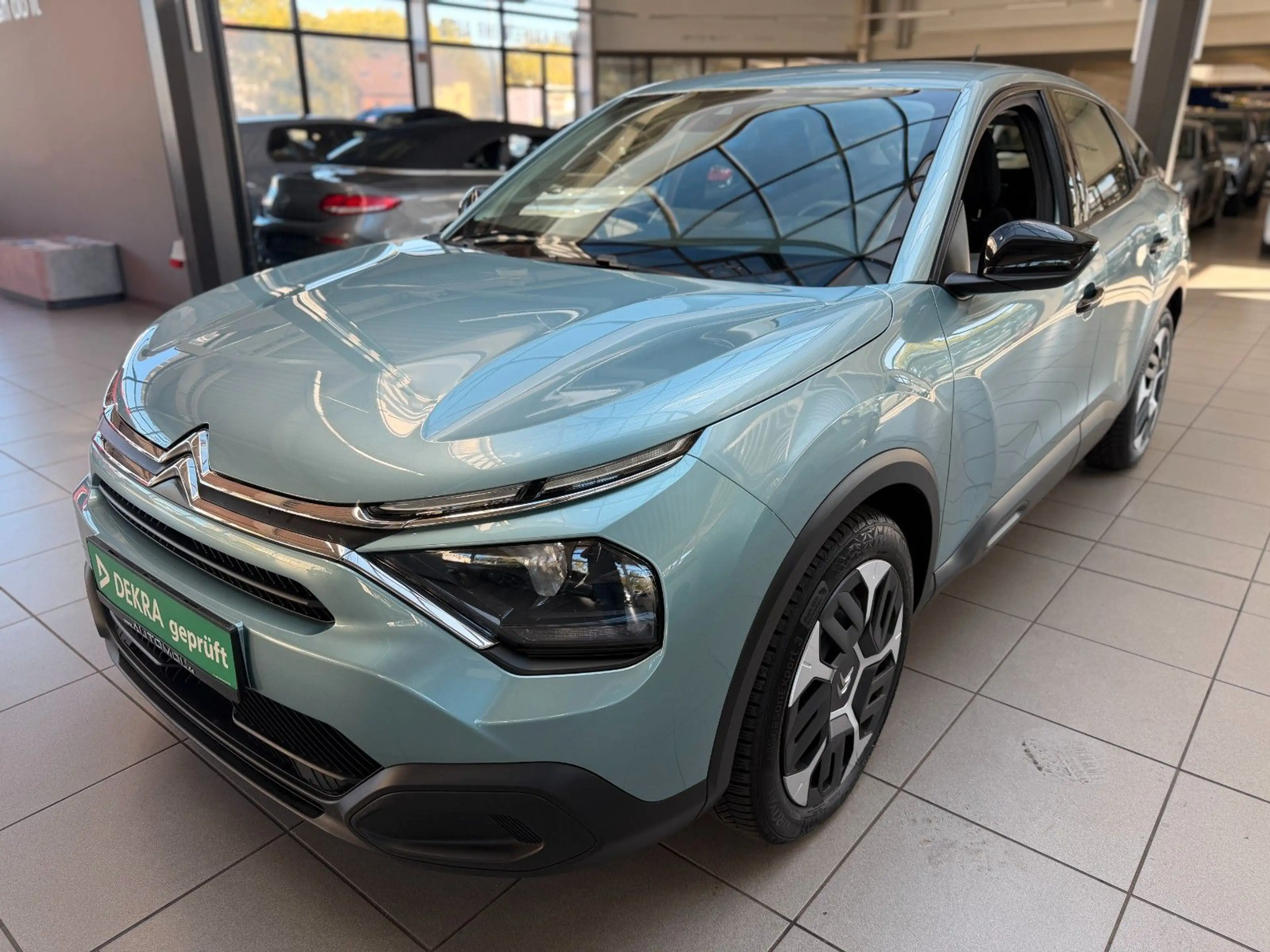Citroen C4 Lim. PureTech, PDC, Kamera, Klima, Garantie