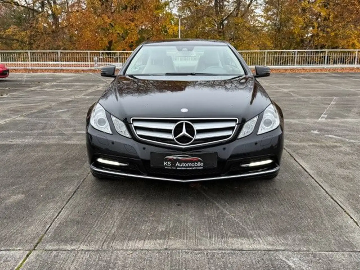 Mercedes-Benz E 350 E Coupe E 350 CDI BlueEfficiency Schwarz - 2