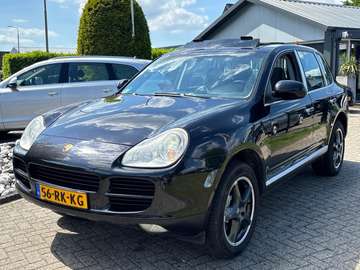 4.5 S V8 Benzine Zwart Trekhaak Panorama