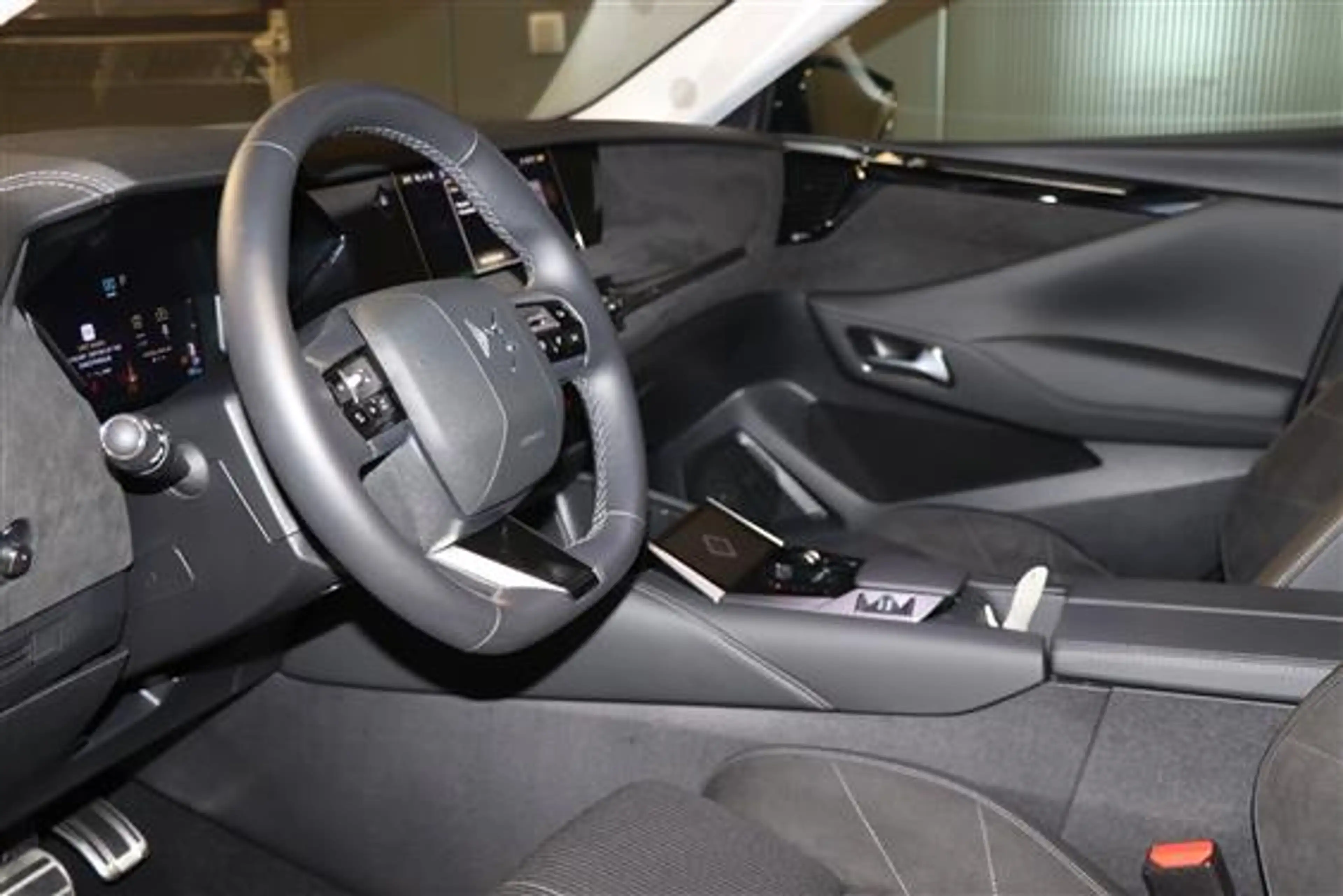 DS Automobiles DS 4 1.2T Mild HYBRID ETOILE ALCANTARA — photo 8