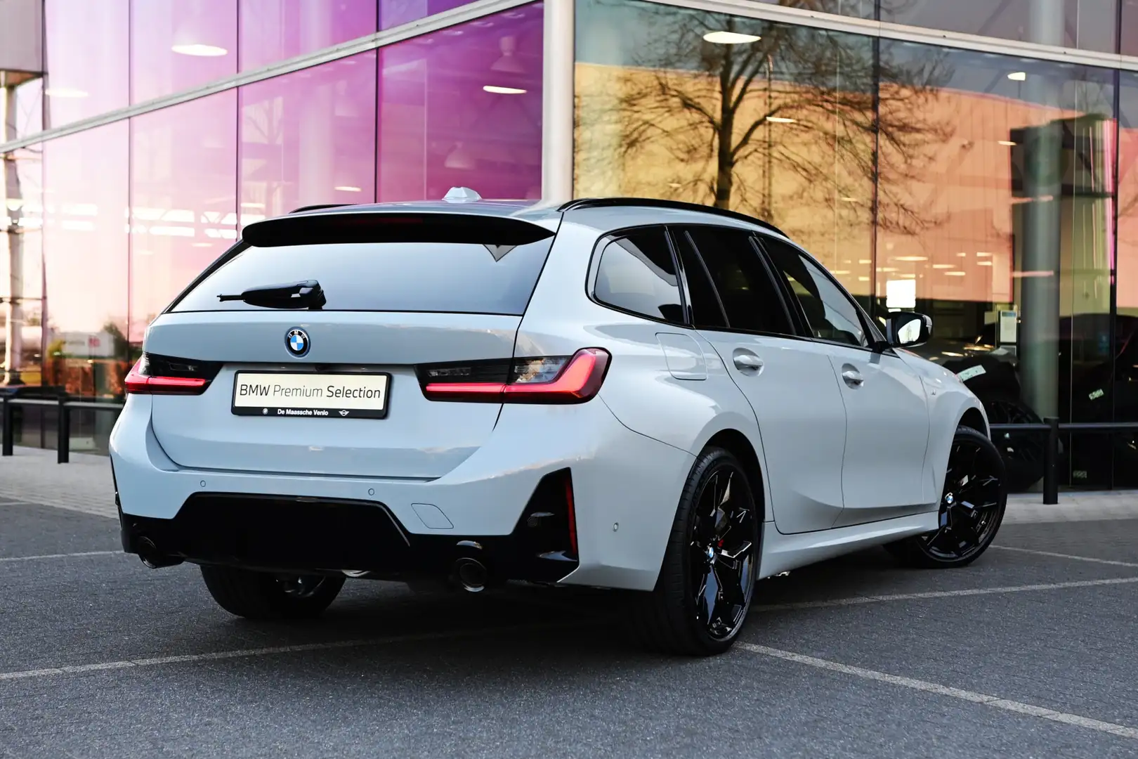 BMW 330 3 Serie Touring 330e M Sport Automaat / Trekhaak / Gris - 2