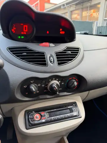 Renault Twingo view 9