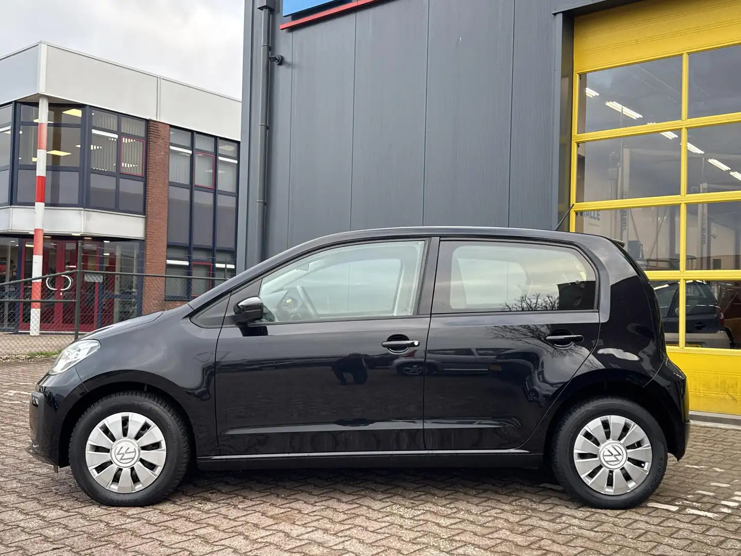 Volkswagen up! 1.0 Incl 12 maanden Bovag garantie Zwart - 2