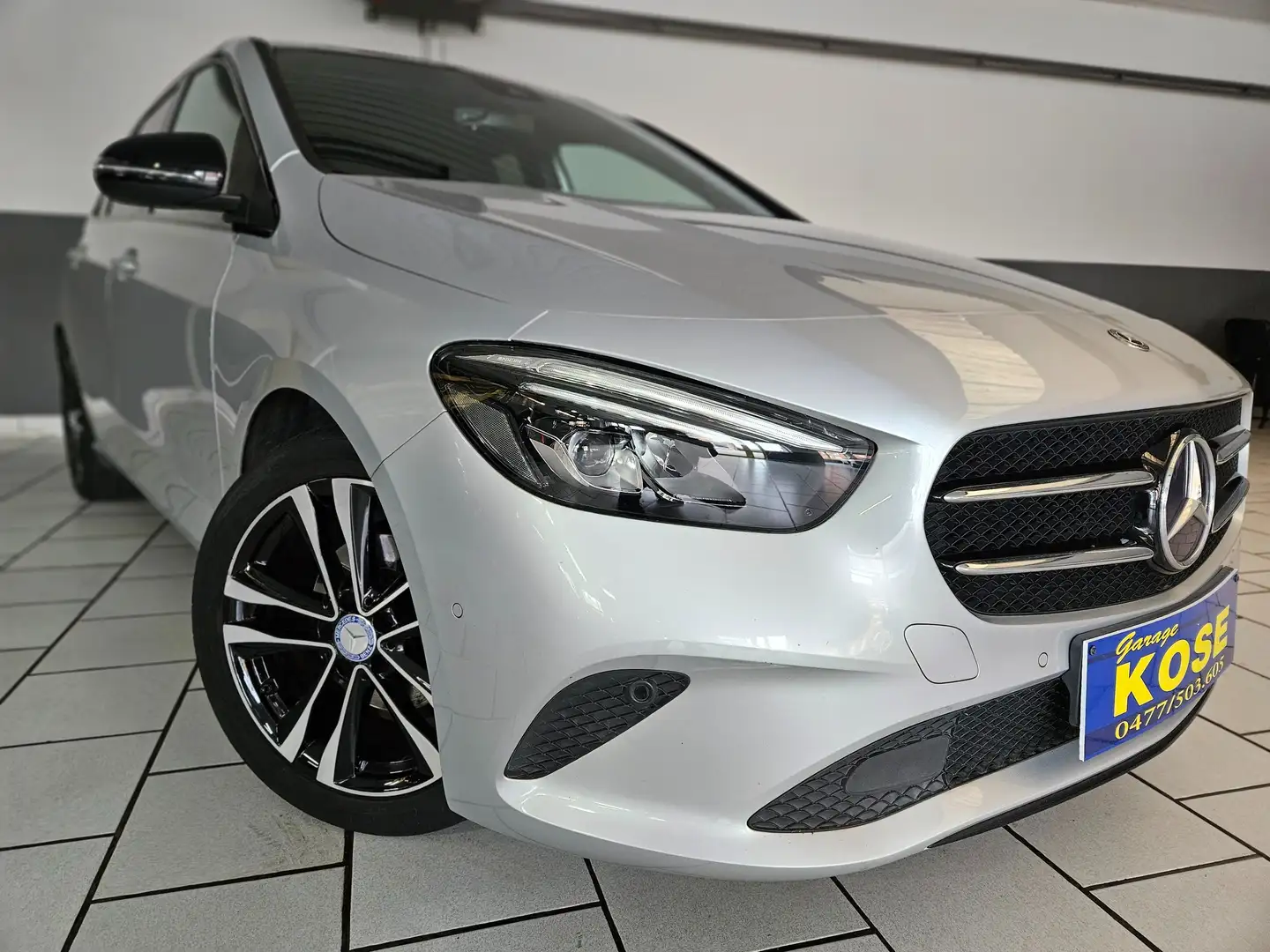 Mercedes-Benz B 180 AUTOMATIQUE/PALETTES VOLANT/CARPLAY/NAVI/1ERE MAIN Argent - 2