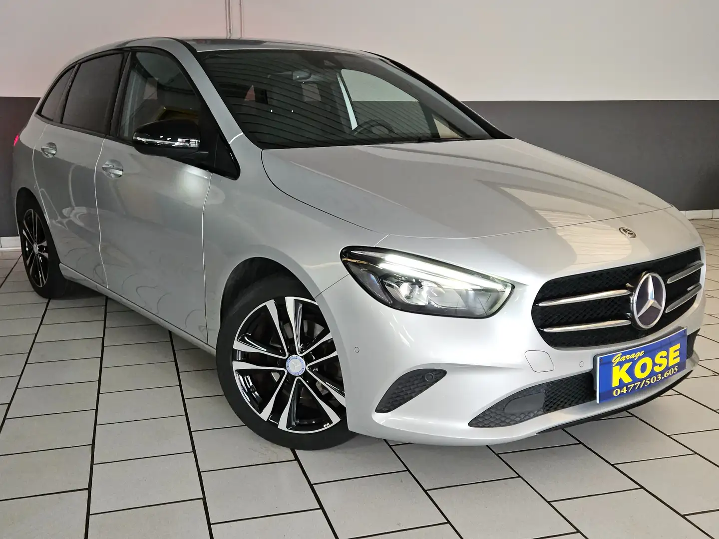 Mercedes-Benz B 180 AUTOMATIQUE/PALETTES VOLANT/CARPLAY/NAVI/1ERE MAIN Argent - 1