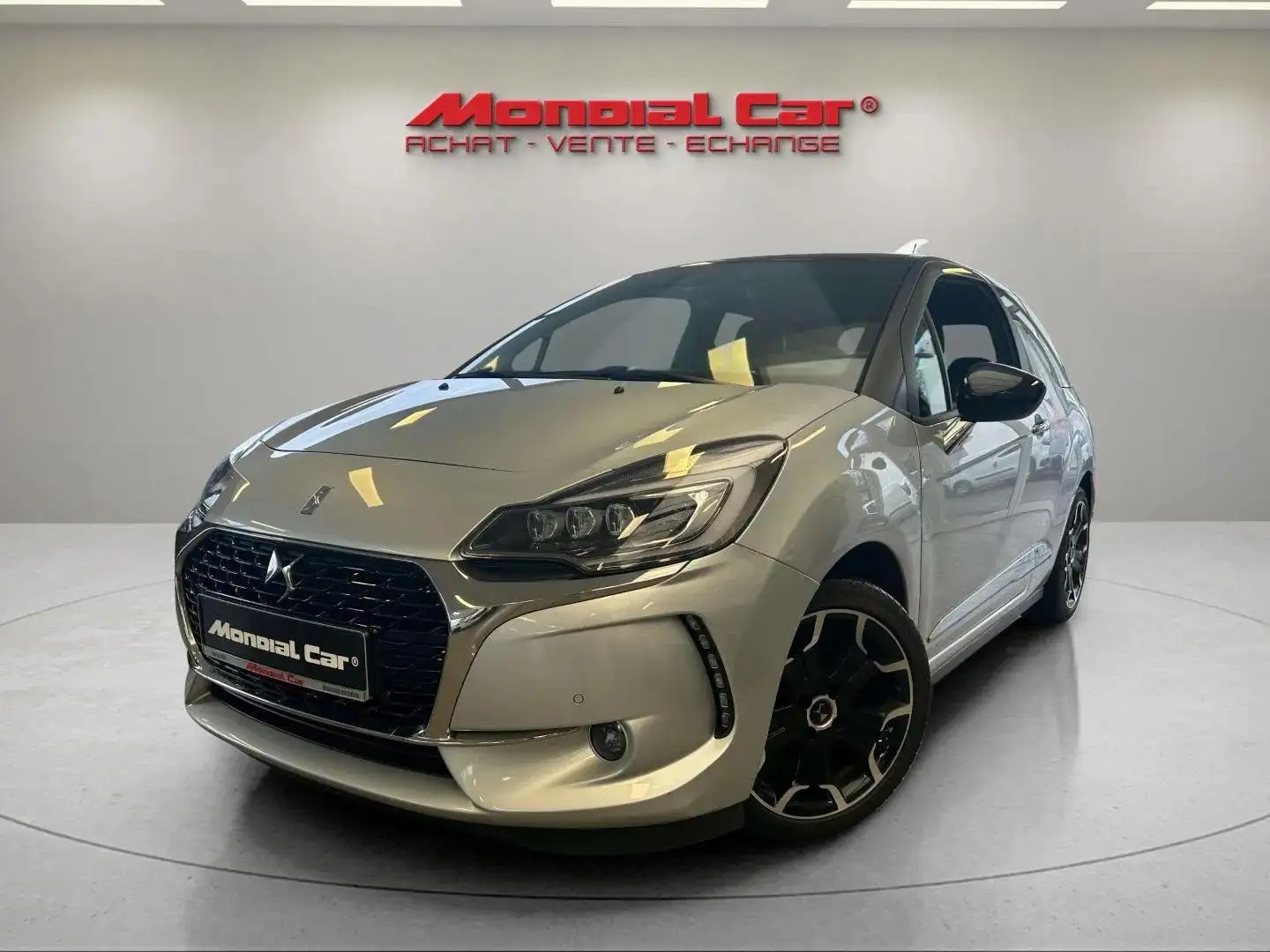 DS Automobiles DS 3 1.2 *CarPlay*37.000 Kms*Navigation*Garantie 1 an* Grijs - 1