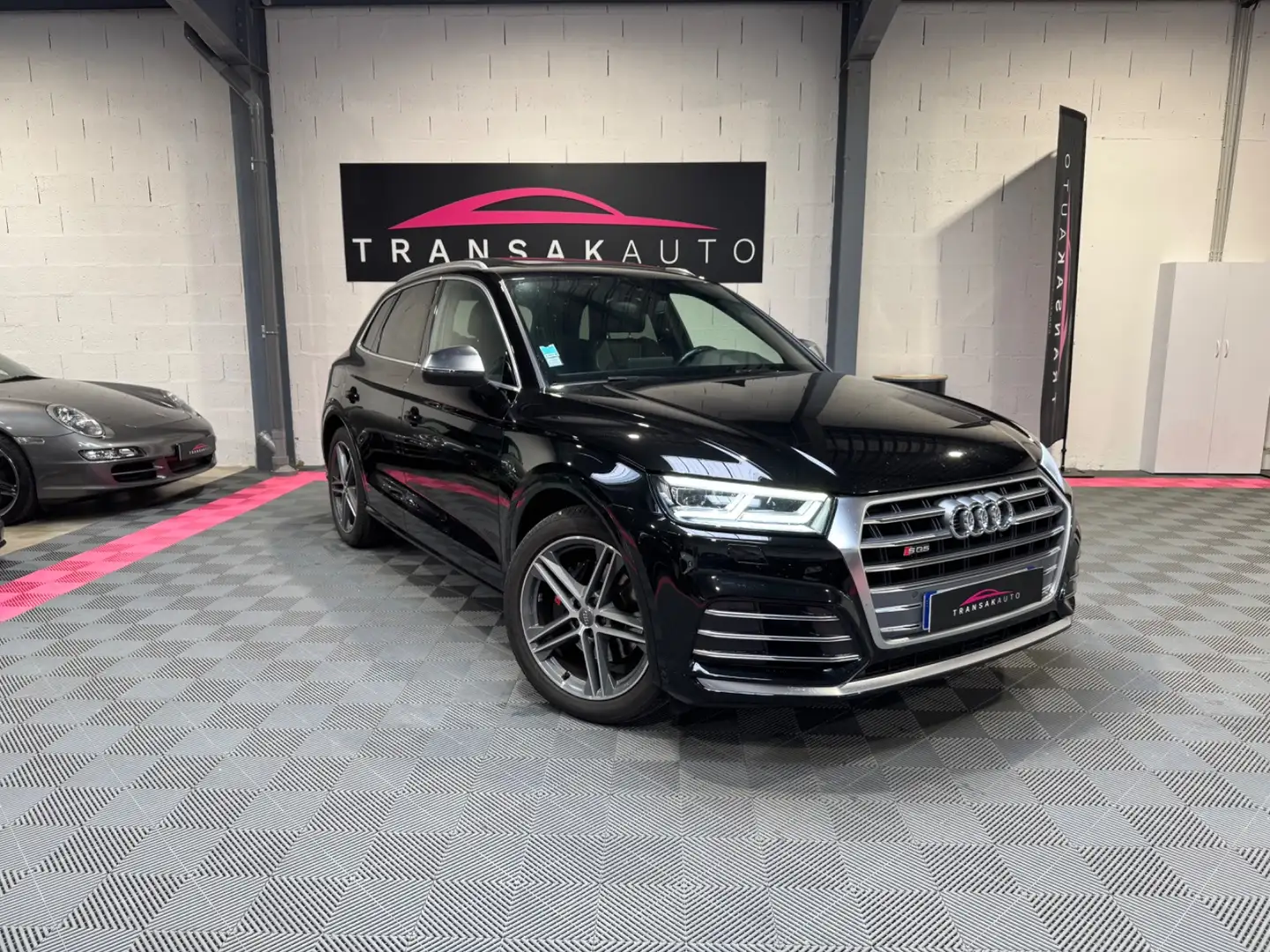 Audi SQ5 Schwarz - 1