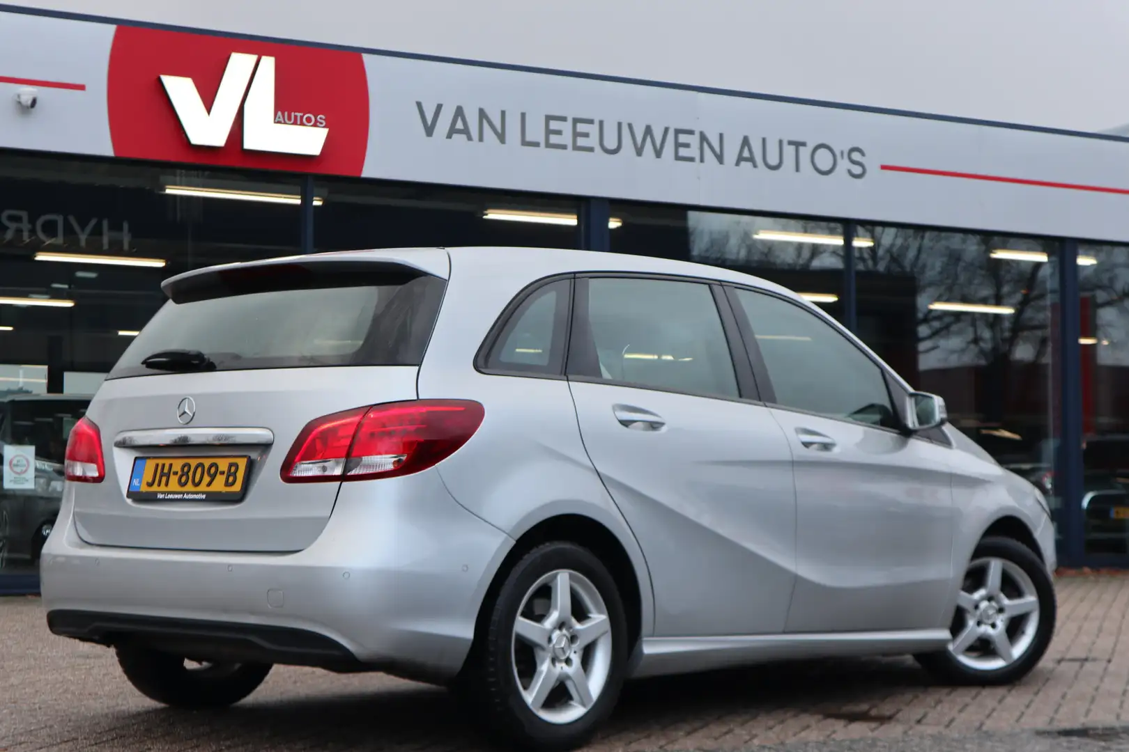 Mercedes-Benz B 180 Ambition | Navi | Stoelverwarming | Cruise Grijs - 2