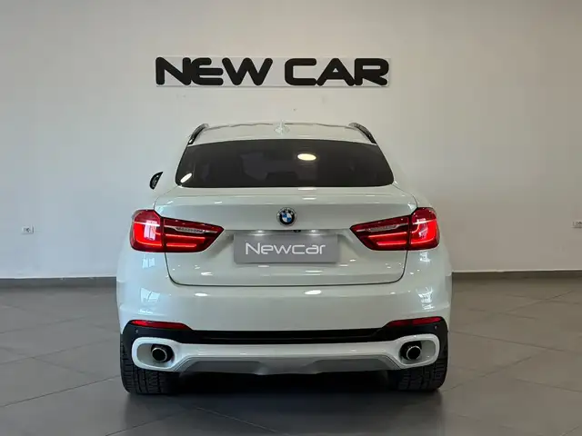 BMW X6 view 8