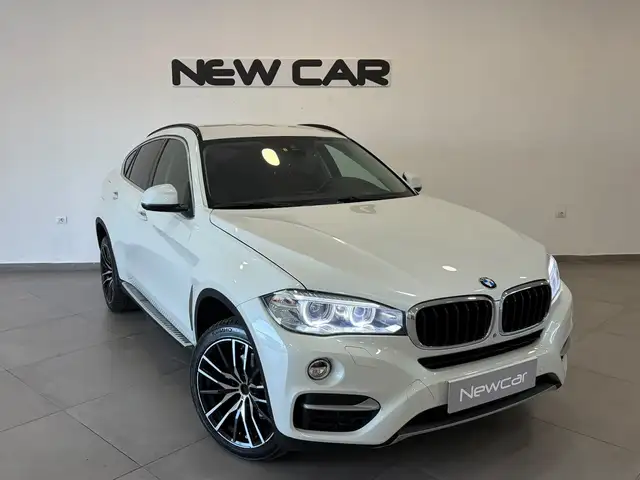 BMW X6 view 2