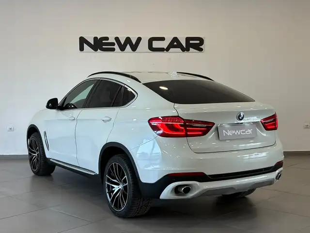 BMW X6 view 9