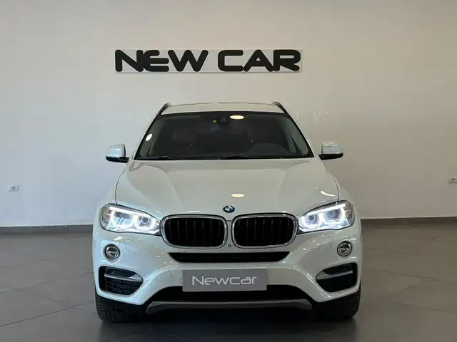 BMW X6 view 3