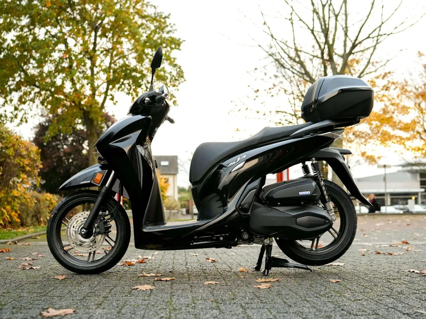 Honda SH 350i MY2024 m. Tagezulassung *0km* mehrere Fa Schwarz - 1