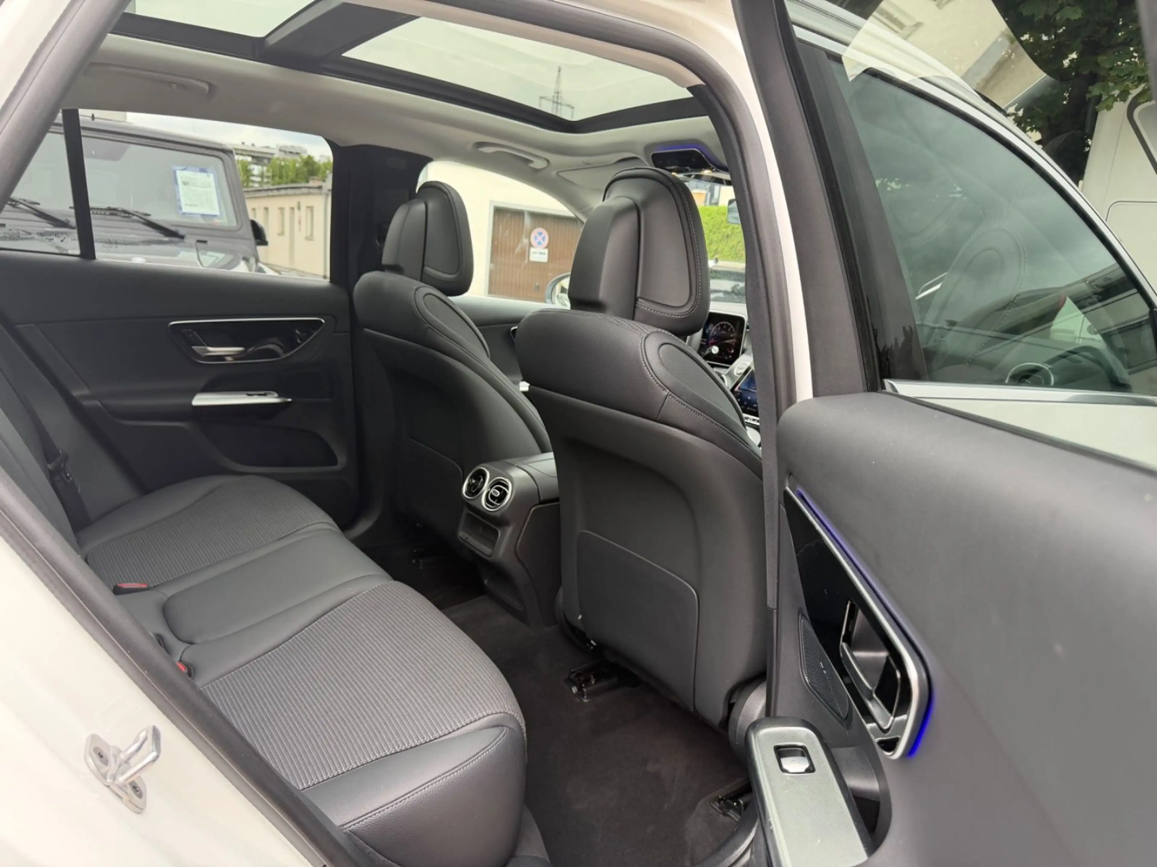 Mercedes-Benz GLC 200 4Matic AUT~Pano~Kam~Ambie~Distr~AHK~ — photo 12