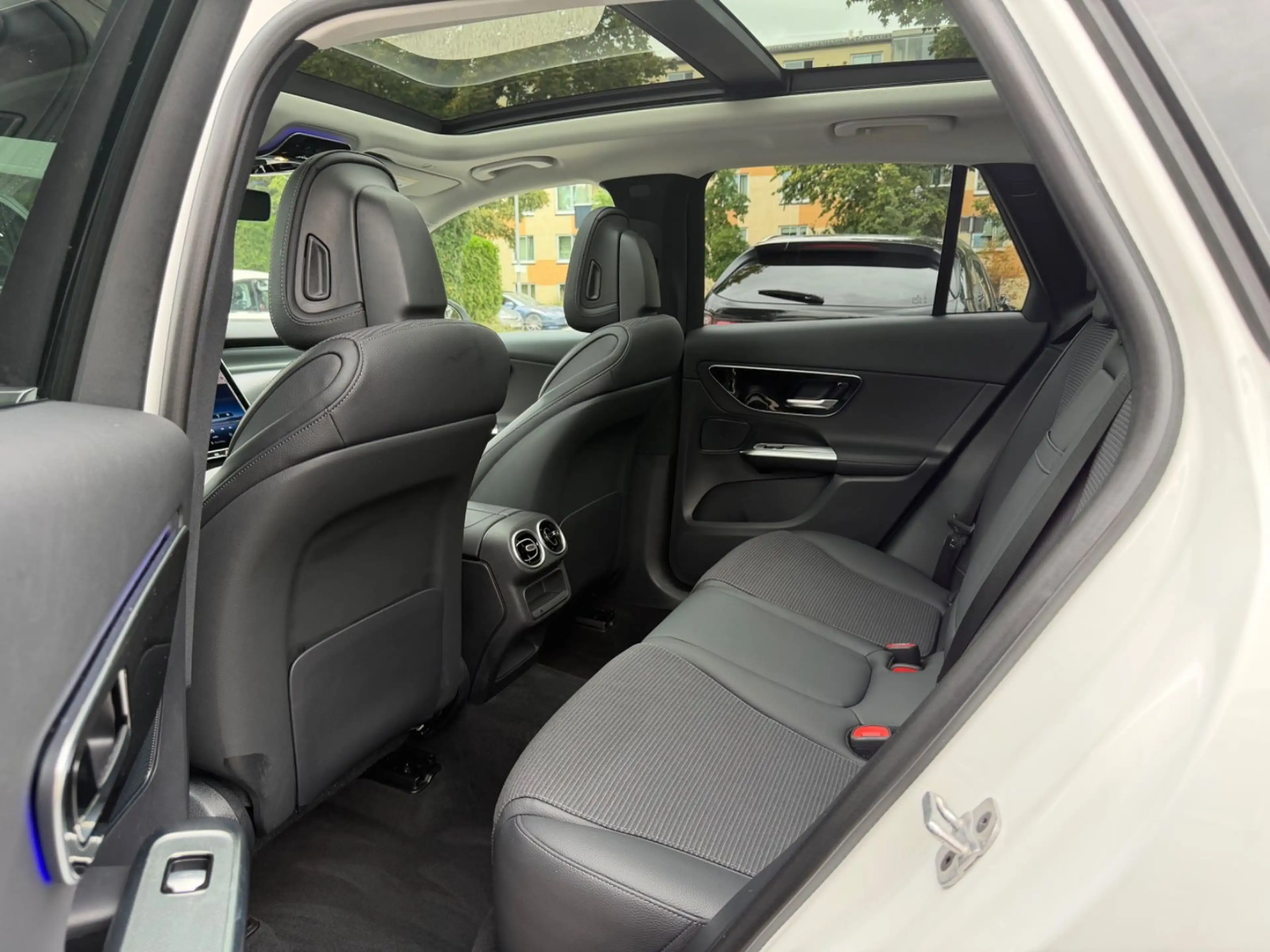 Mercedes-Benz GLC 200 4Matic AUT~Pano~Kam~Ambie~Distr~AHK~ — photo 10
