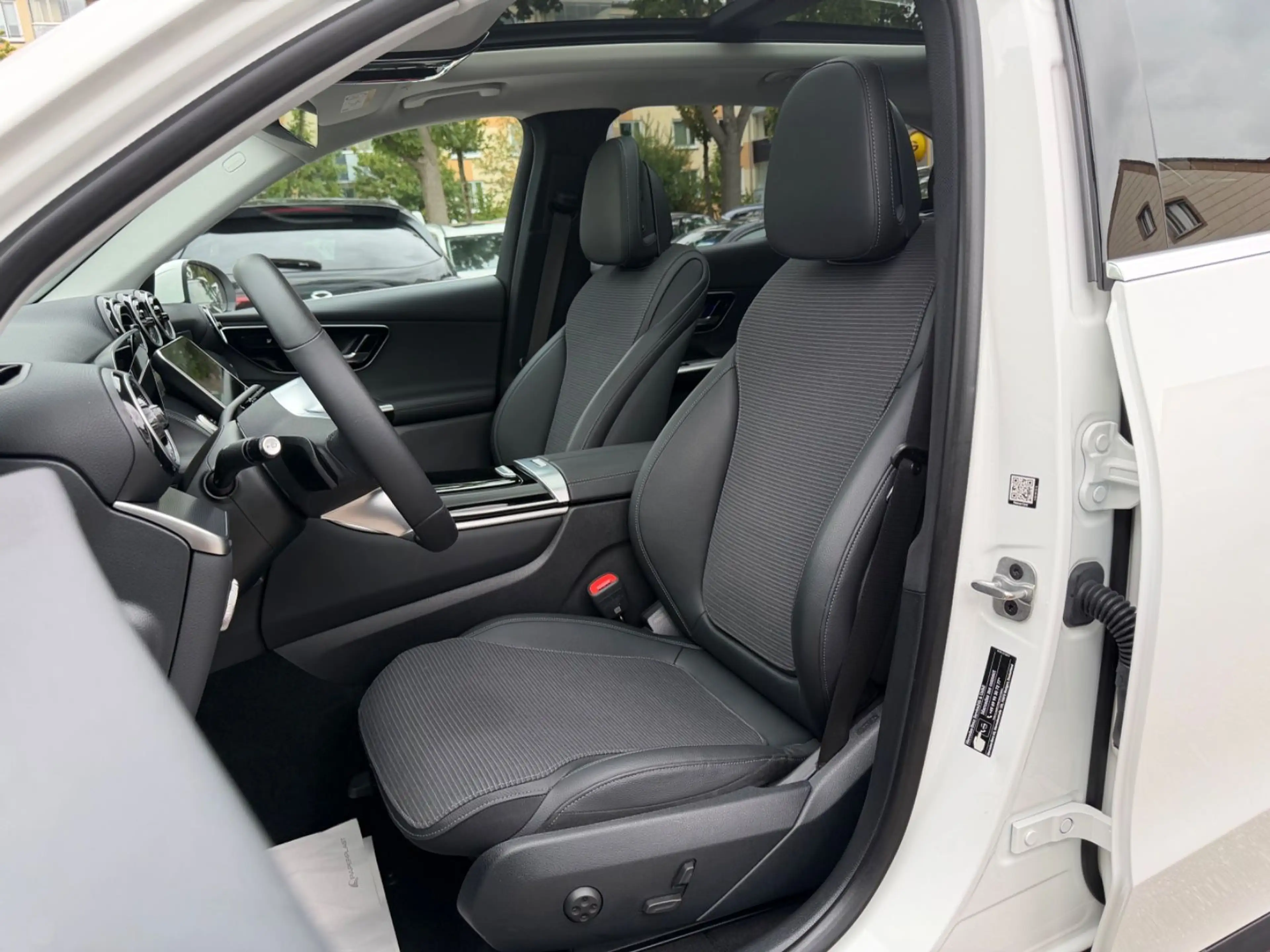 Mercedes-Benz GLC 200 4Matic AUT~Pano~Kam~Ambie~Distr~AHK~ — photo 9