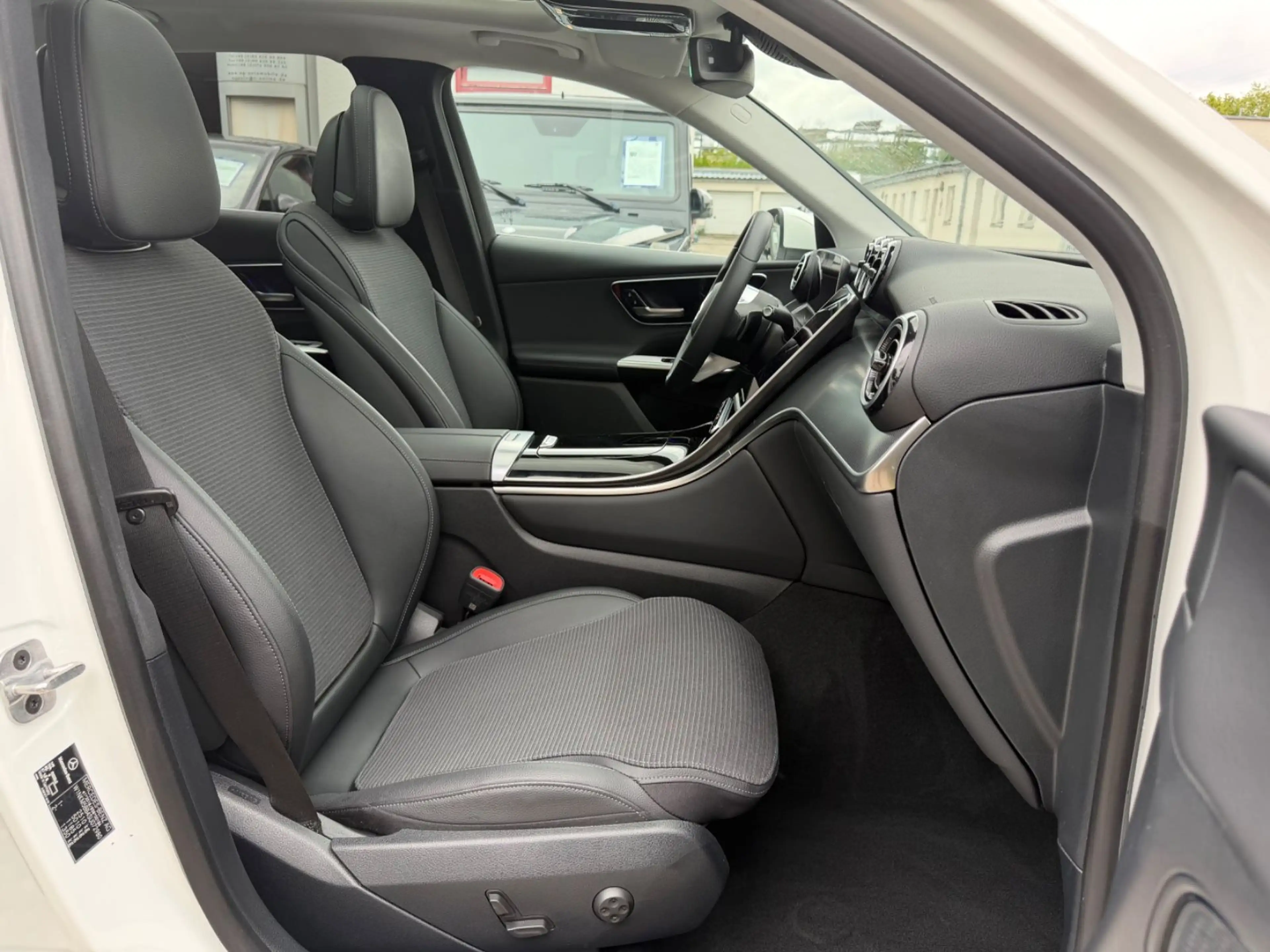 Mercedes-Benz GLC 200 4Matic AUT~Pano~Kam~Ambie~Distr~AHK~ — photo 13