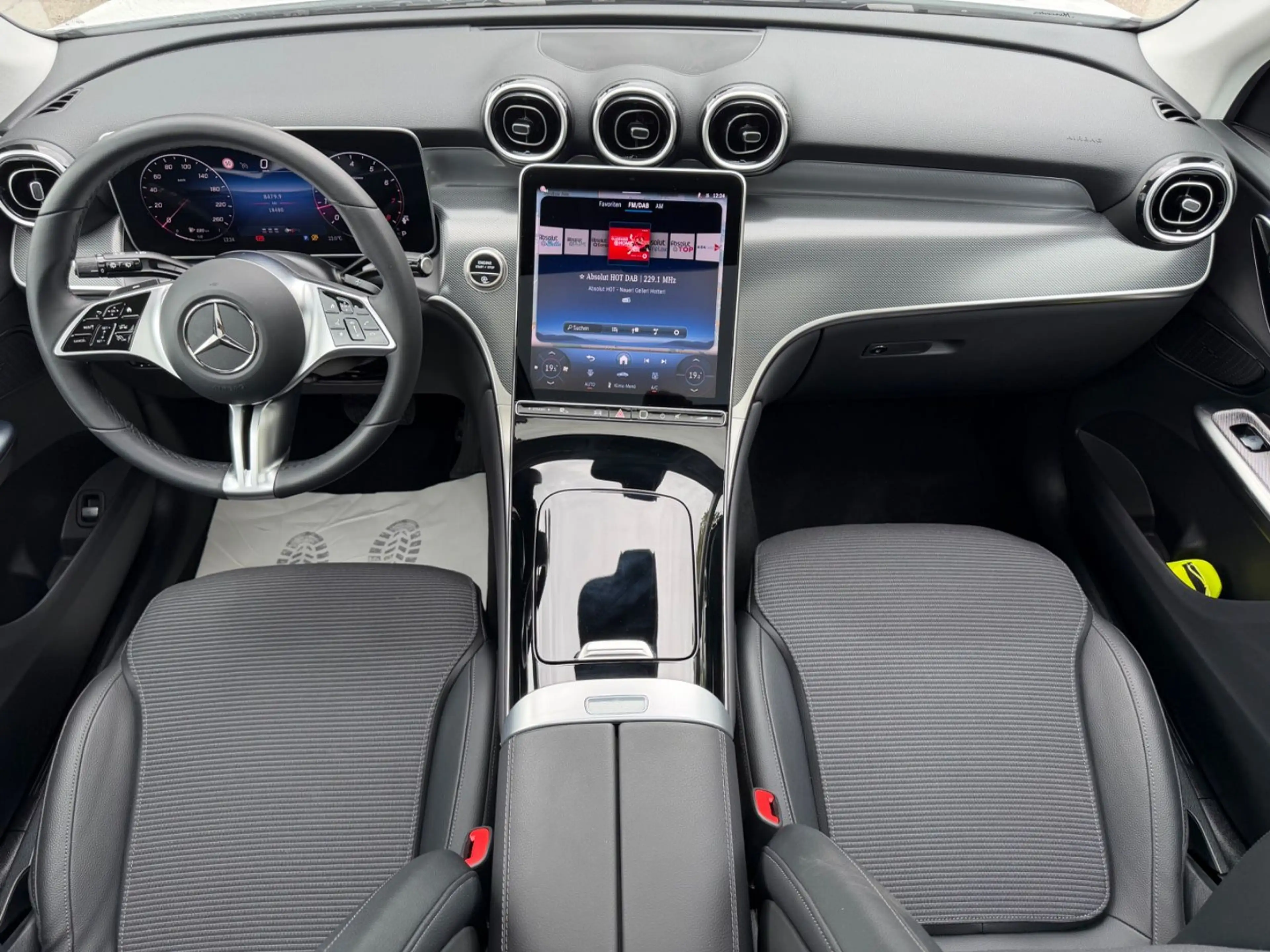 Mercedes-Benz GLC 200 4Matic AUT~Pano~Kam~Ambie~Distr~AHK~ — photo 14