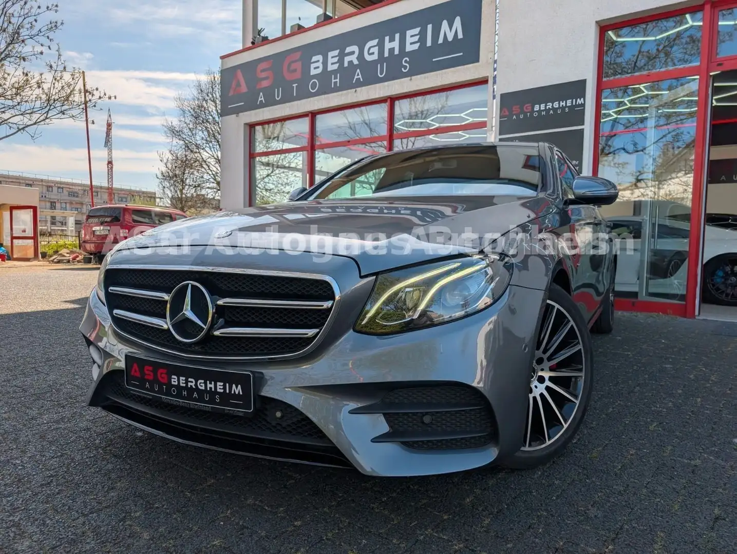 Mercedes-Benz E 220 D AMG LINE SHZ/BURMESTER/19"/KAMERA/DISTR+ Gris - 1
