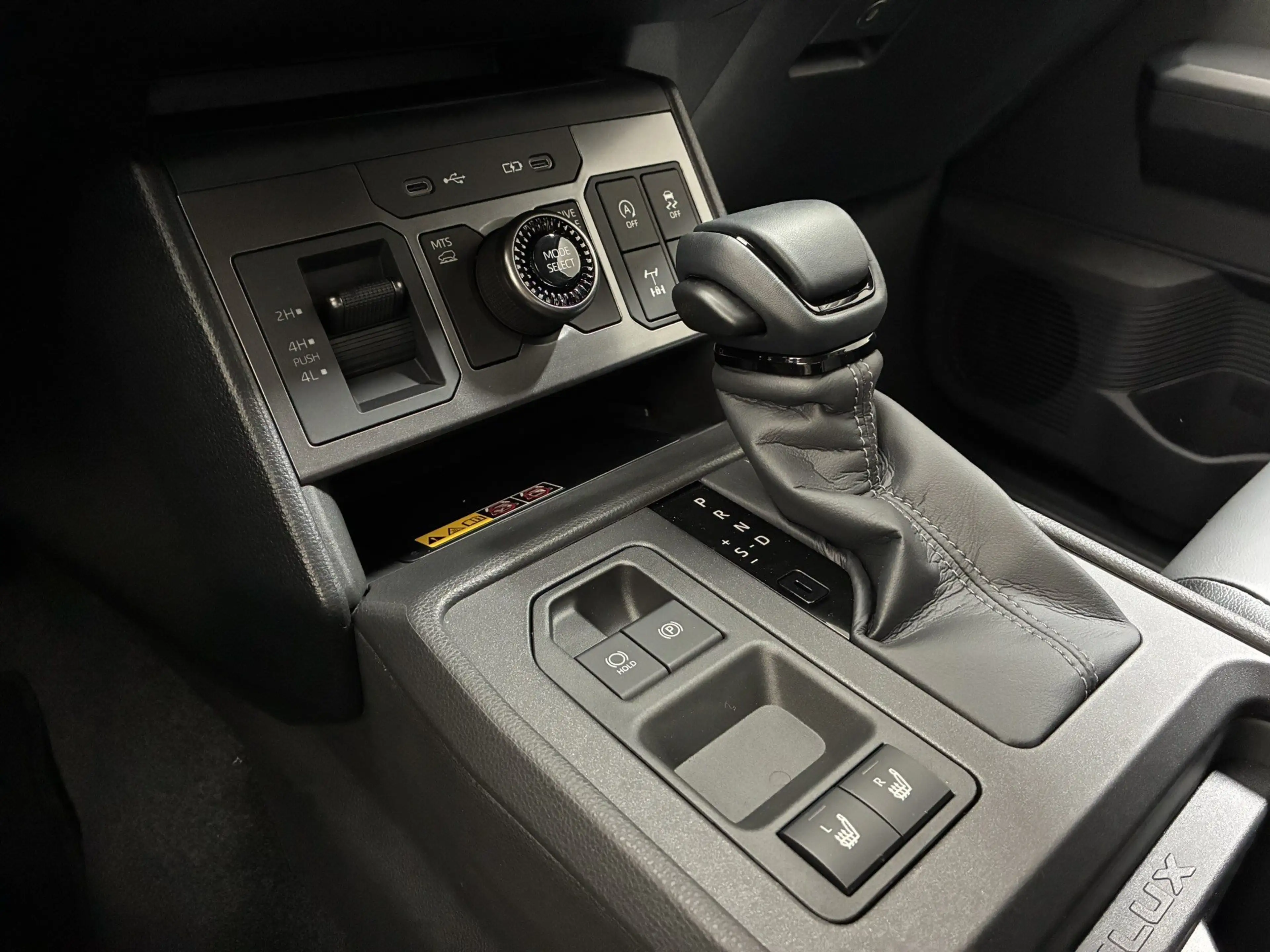 Toyota Hilux DK 2.8 D-4D MHEV 4×4 Invincible — photo 15