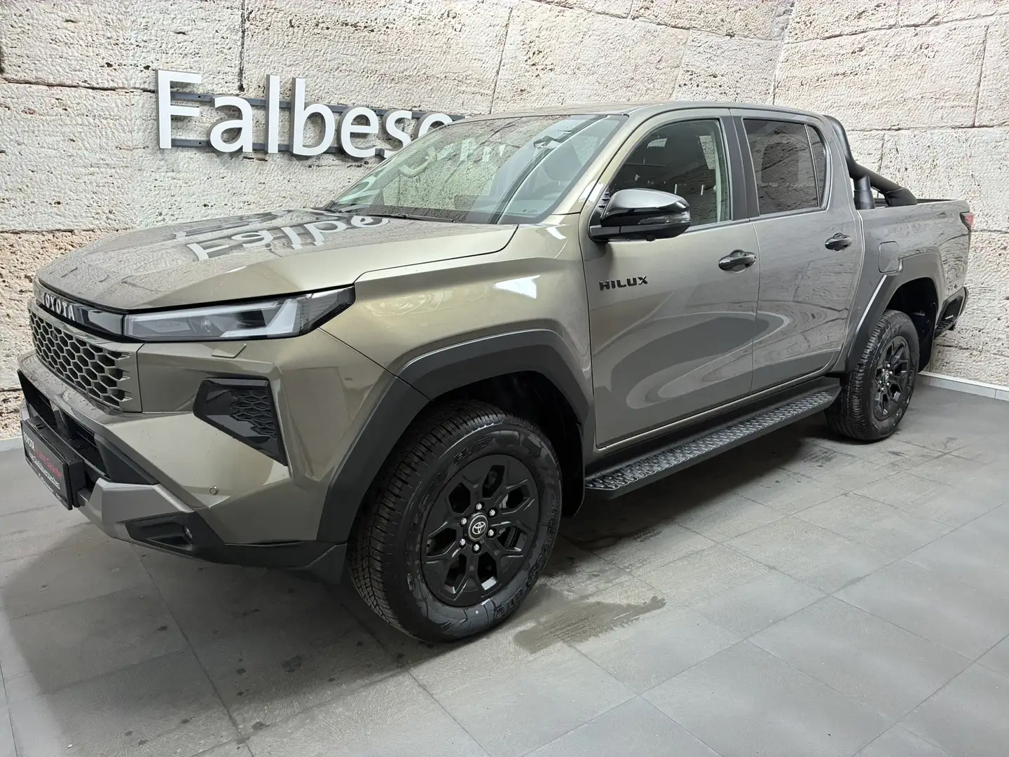 Toyota Hilux DK 2.8 D-4D MHEV 4×4 Invincible Grau - 1