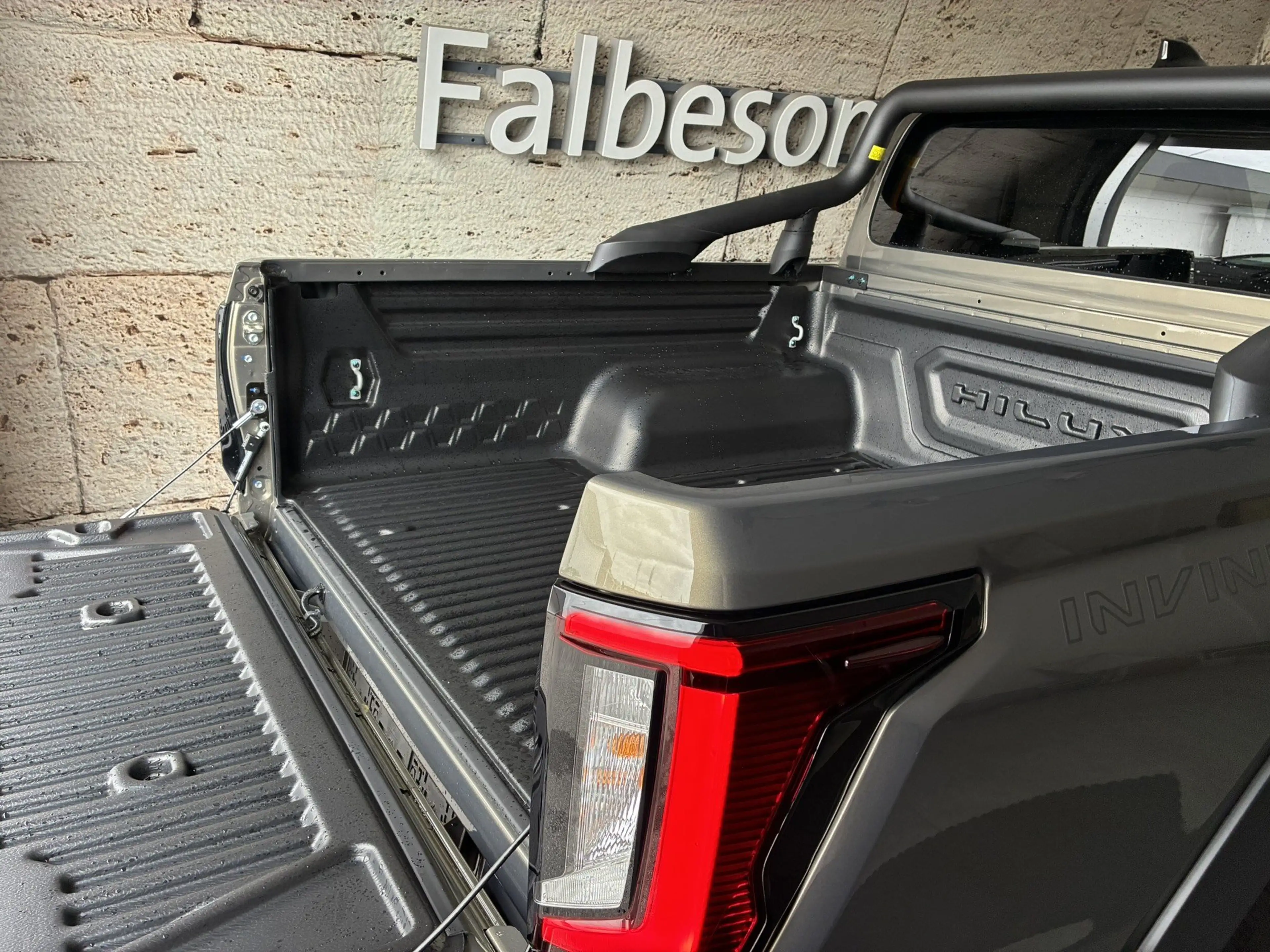 Toyota Hilux DK 2.8 D-4D MHEV 4×4 Invincible — photo 9