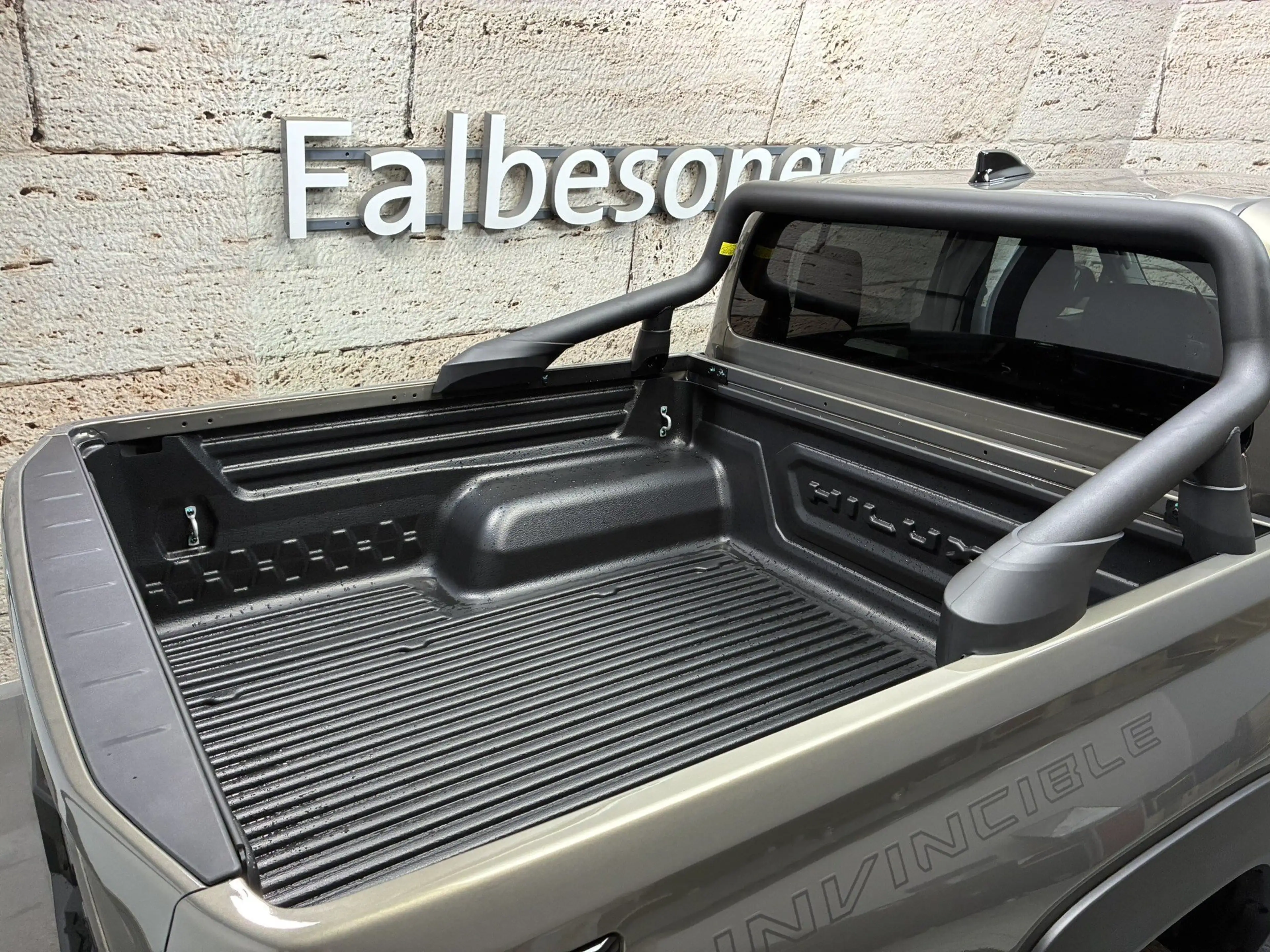 Toyota Hilux DK 2.8 D-4D MHEV 4×4 Invincible — photo 7