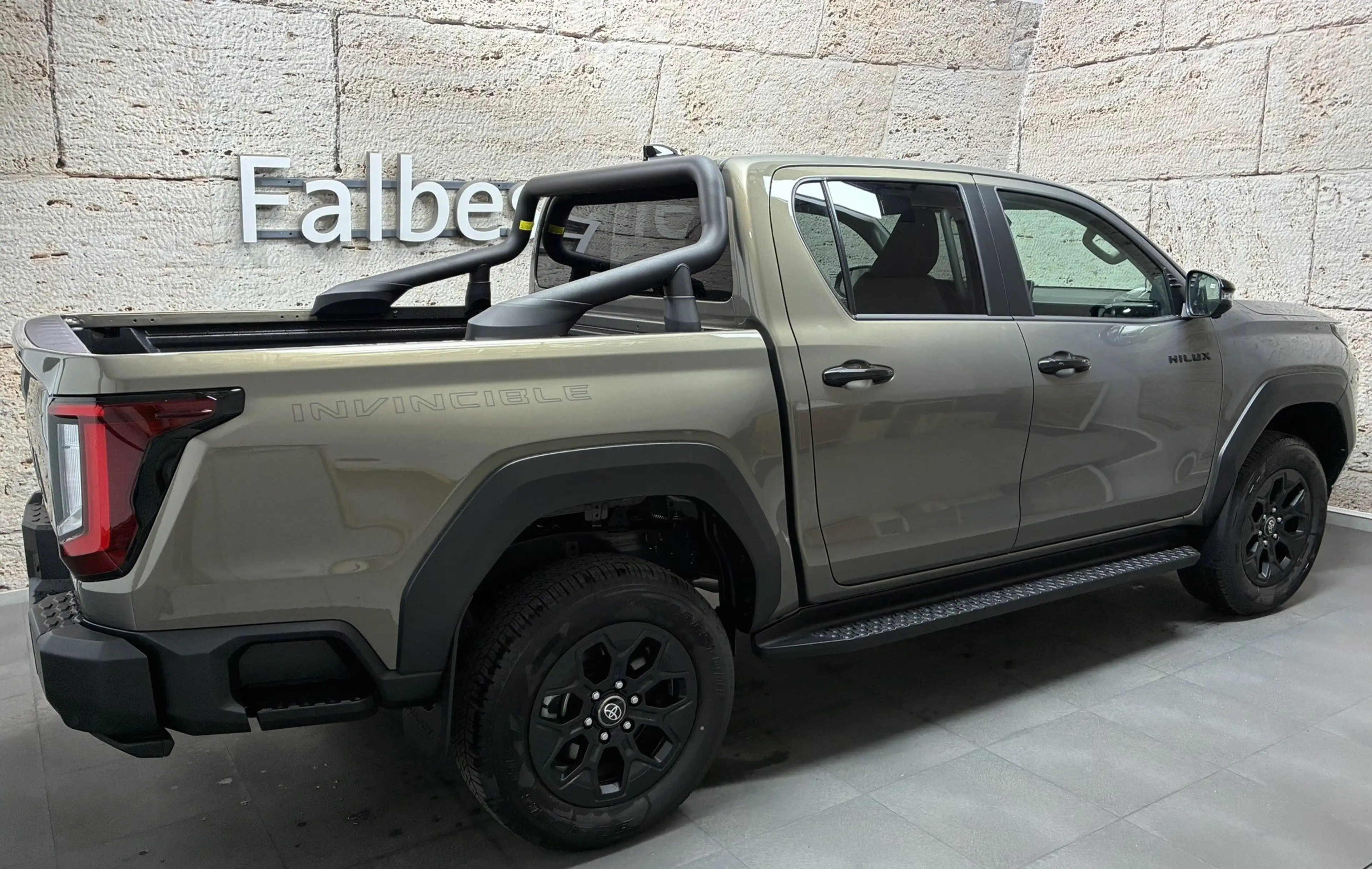 Toyota Hilux DK 2.8 D-4D MHEV 4×4 Invincible — photo 5