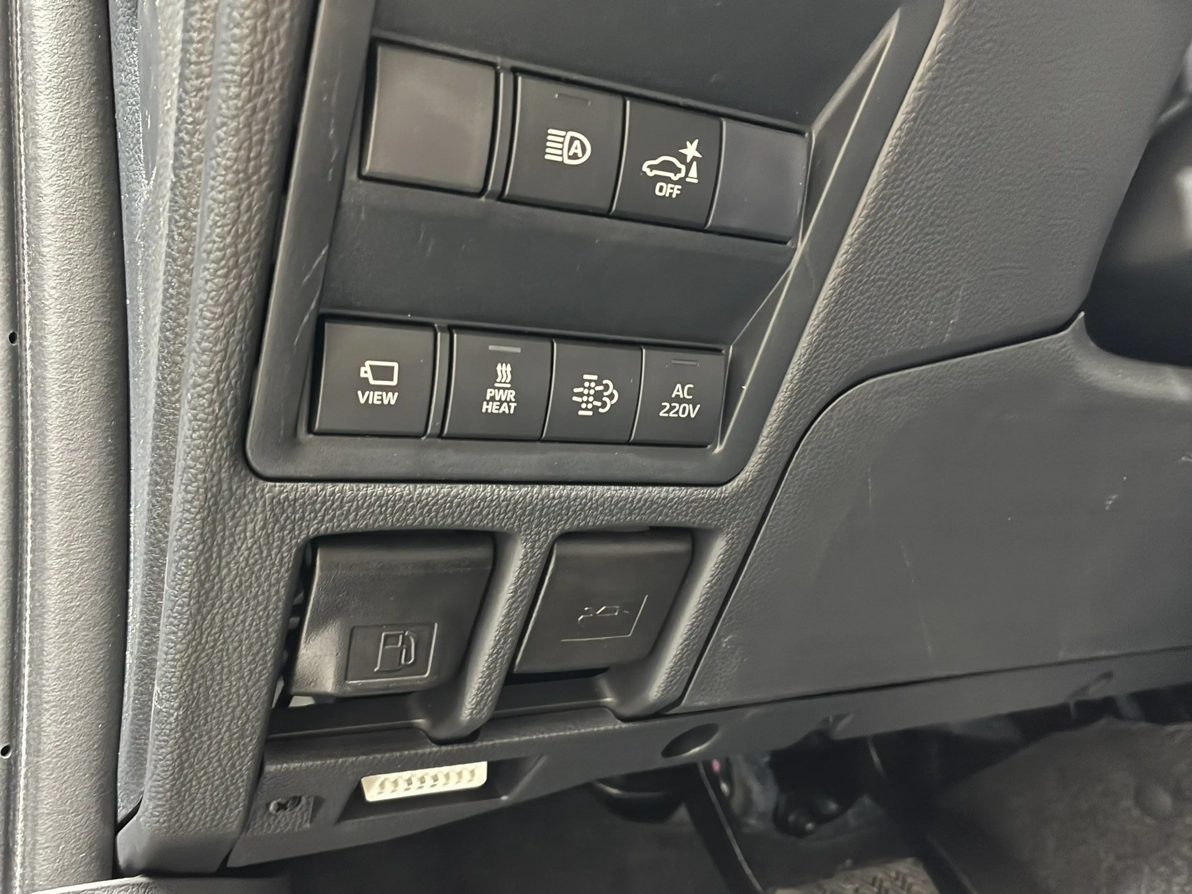 Toyota Hilux DK 2.8 D-4D MHEV 4×4 Invincible — photo 14