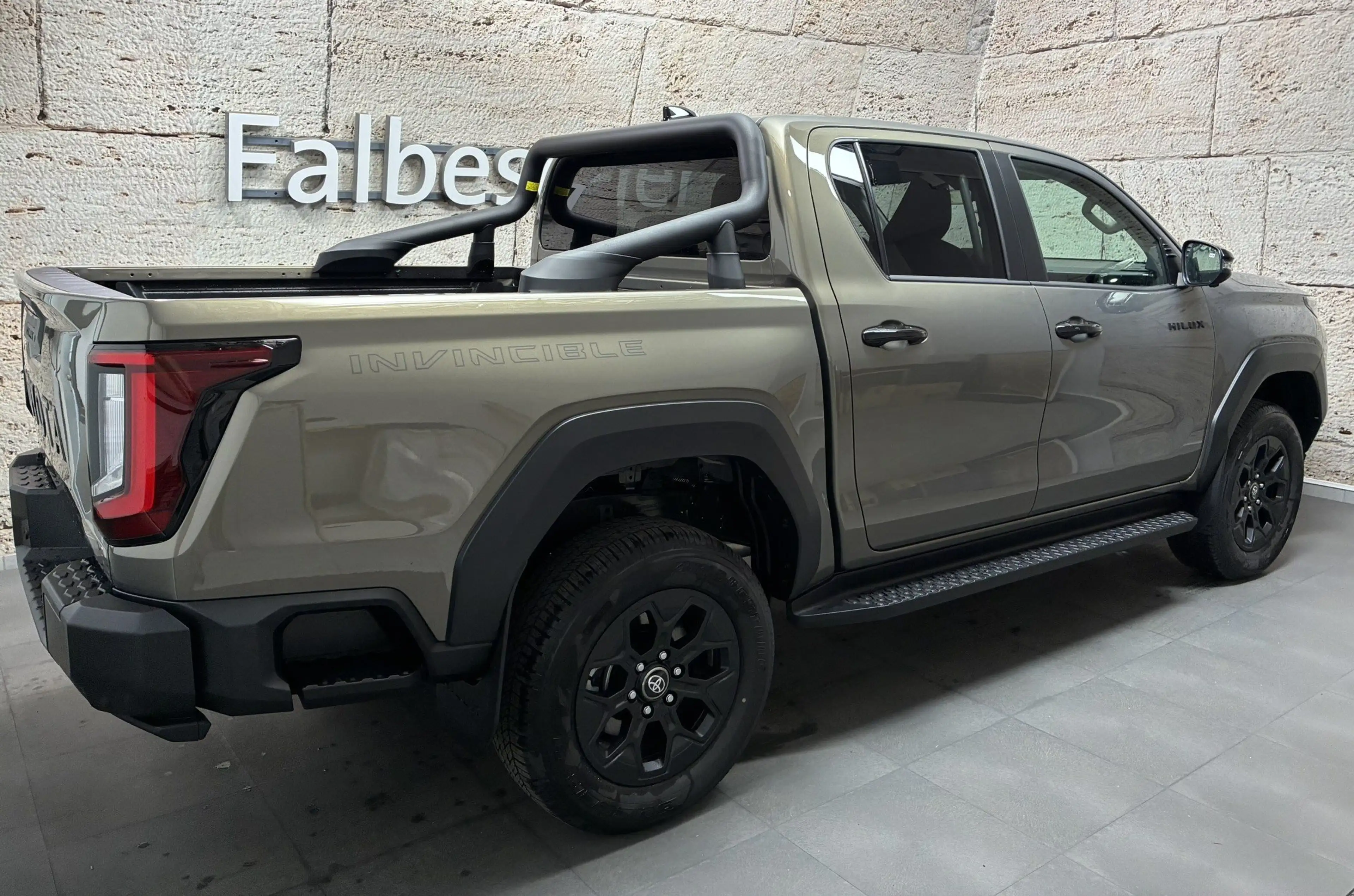 Toyota Hilux DK 2.8 D-4D MHEV 4×4 Invincible — photo 4