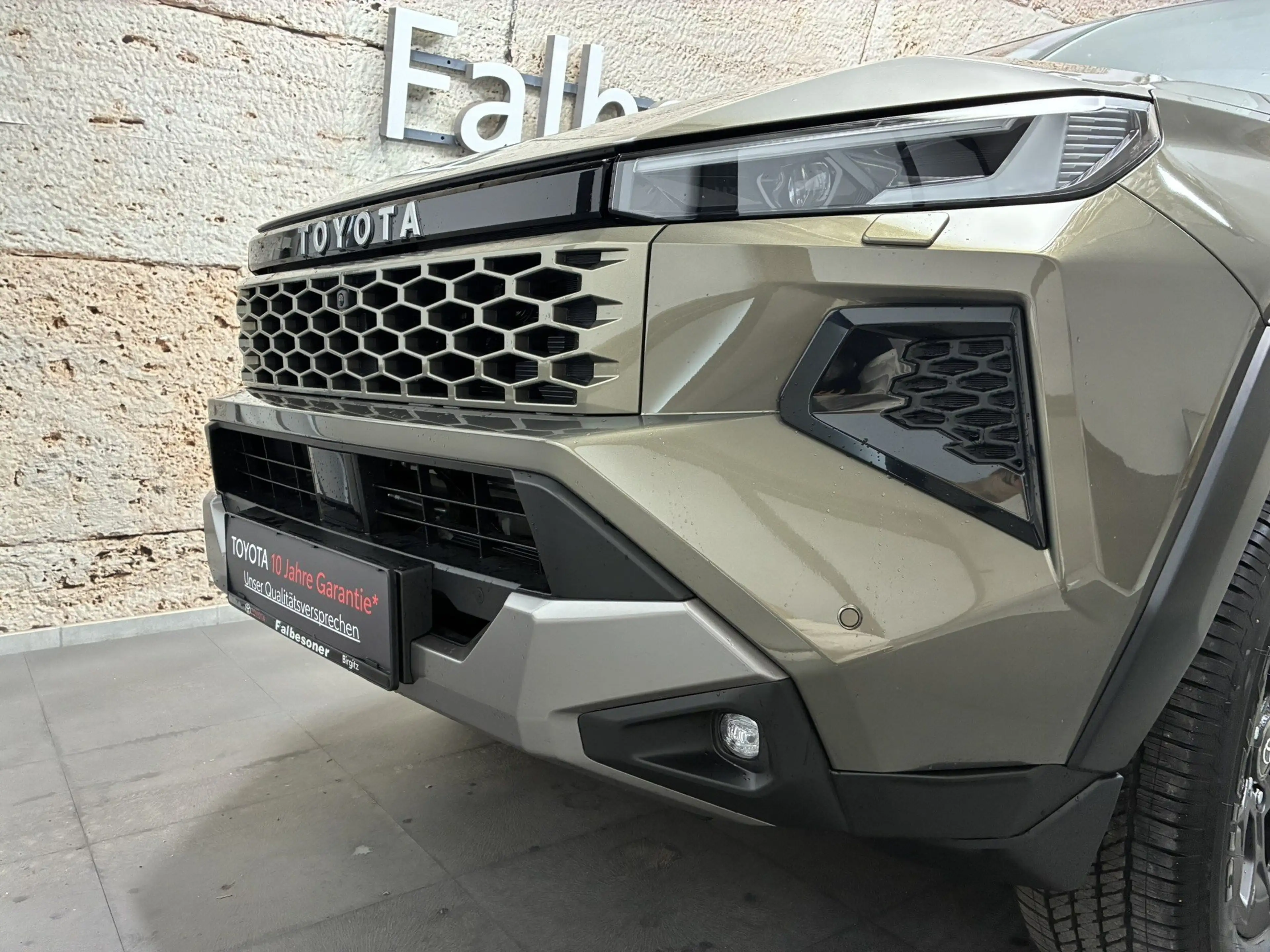 Toyota Hilux DK 2.8 D-4D MHEV 4×4 Invincible — photo 3