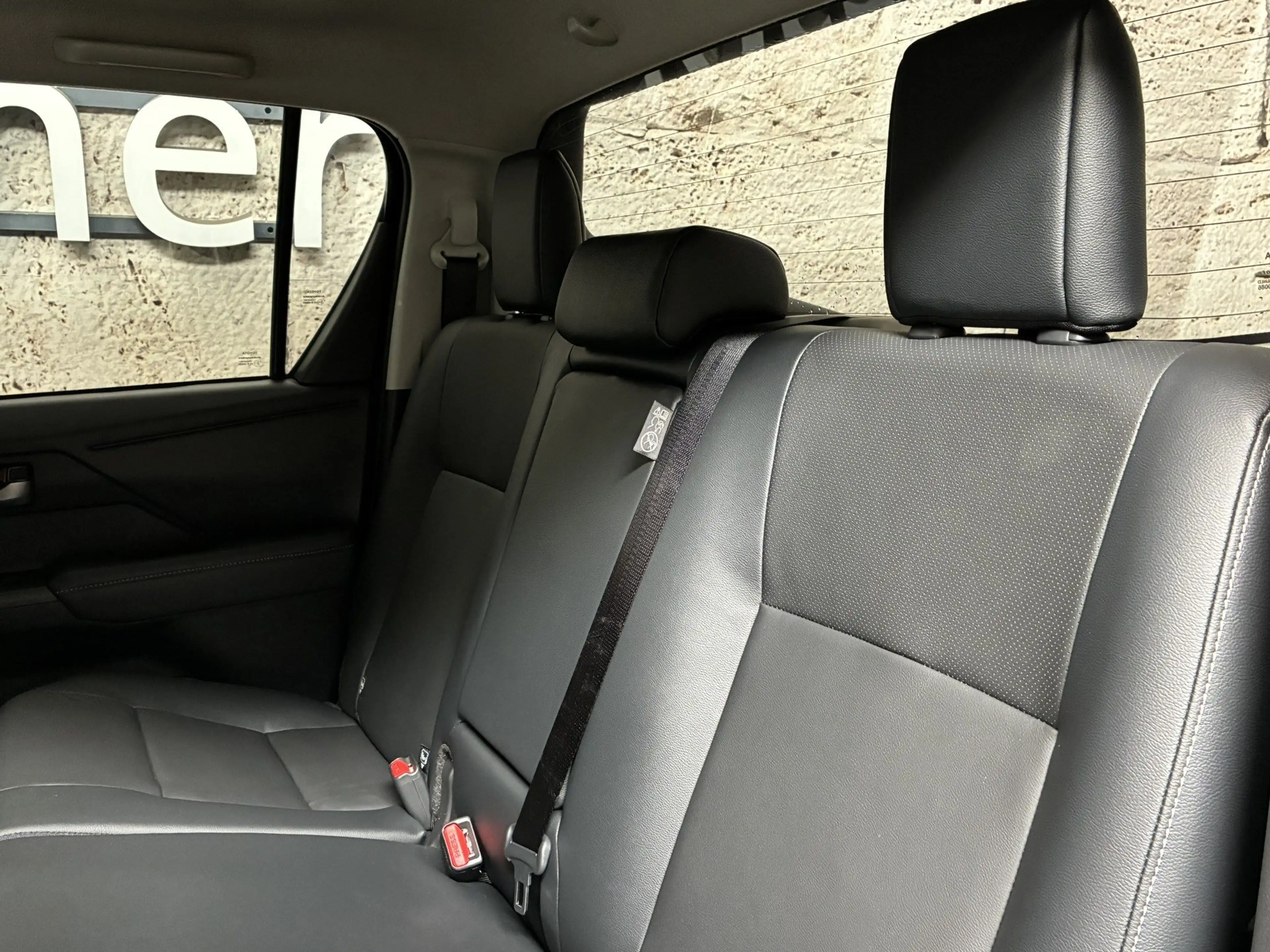 Toyota Hilux DK 2.8 D-4D MHEV 4×4 Invincible — photo 12