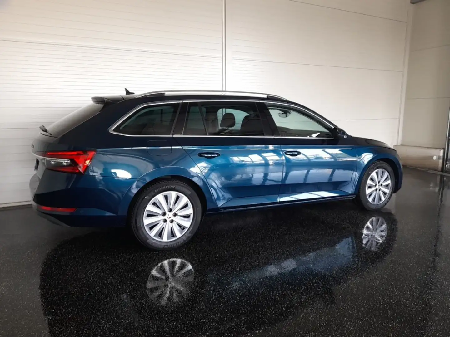 Skoda Superb Kombi STYLE 2,0 TDI DSG *STANDHZG / MATRIX-LED / AHV & 360° KAMERA / VIRTUELL / NAVI / ACC / MEMORY SPORTSITZE / E-KLAPPE Blau - 2