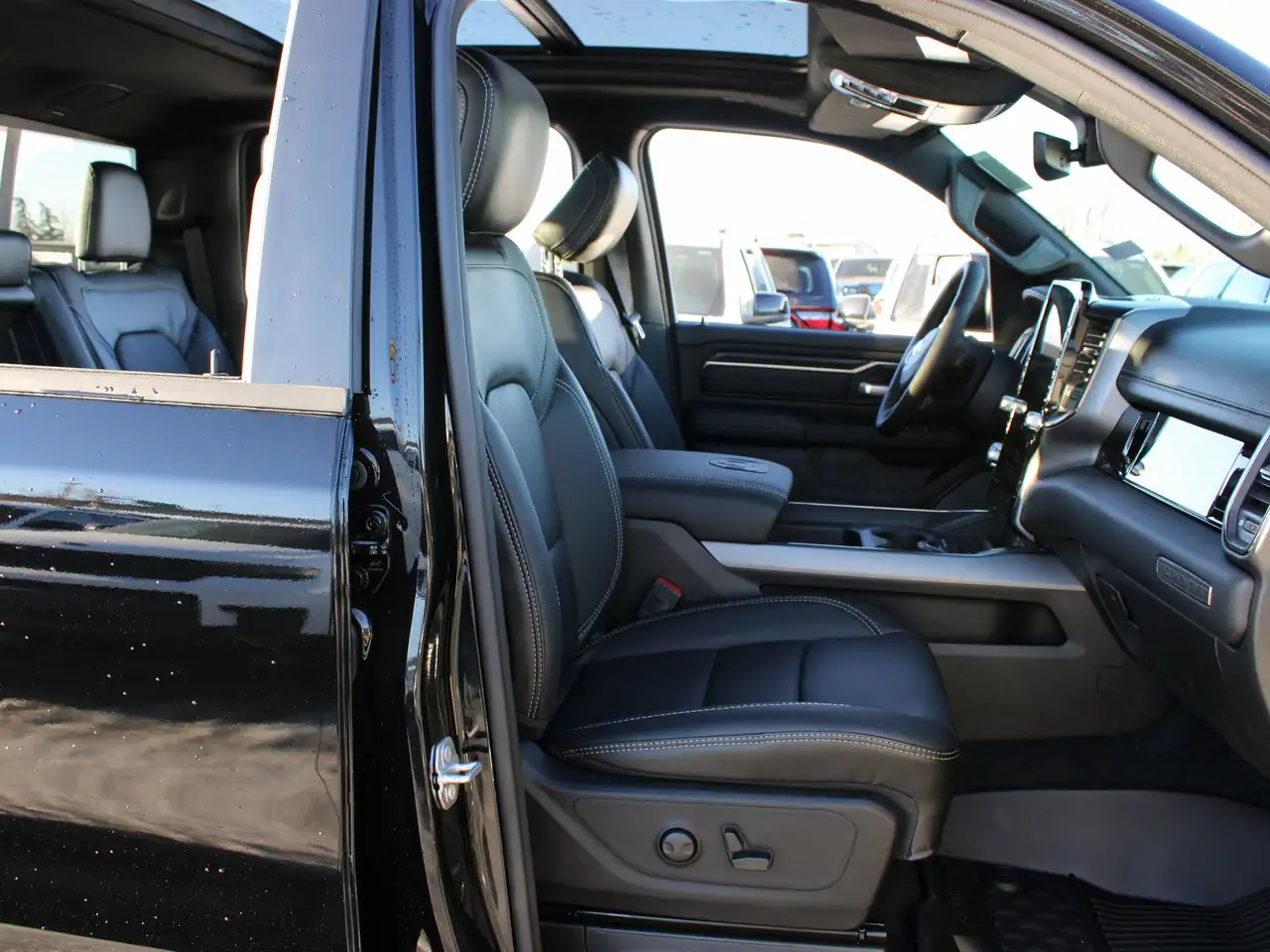 RAM 1500 снимка RAM 1500