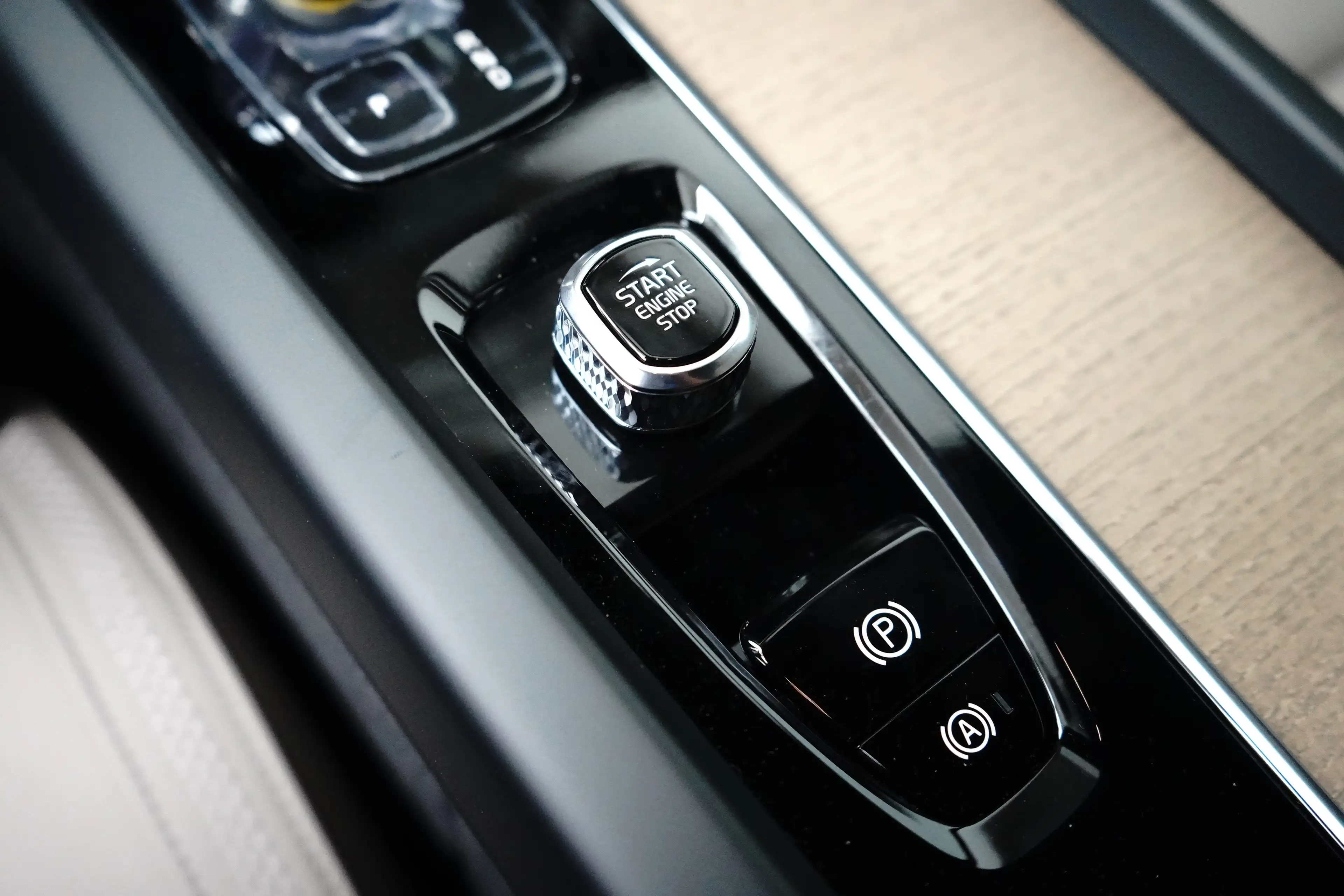 Volvo XC60 T6 Plus Bright Recharge Plug-In Hybrid AWD | Harma — photo 22