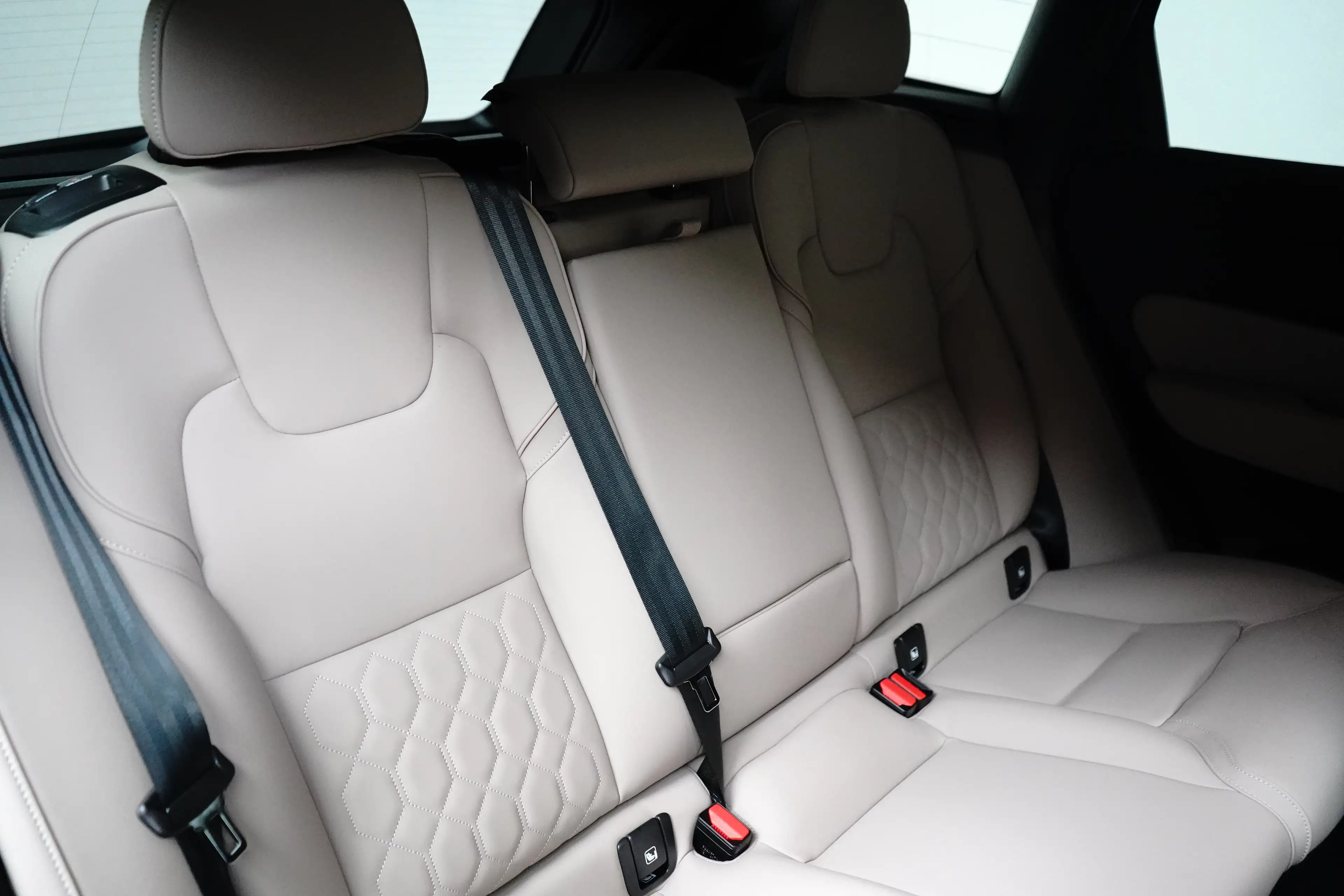 Volvo XC60 T6 Plus Bright Recharge Plug-In Hybrid AWD | Harma — photo 5