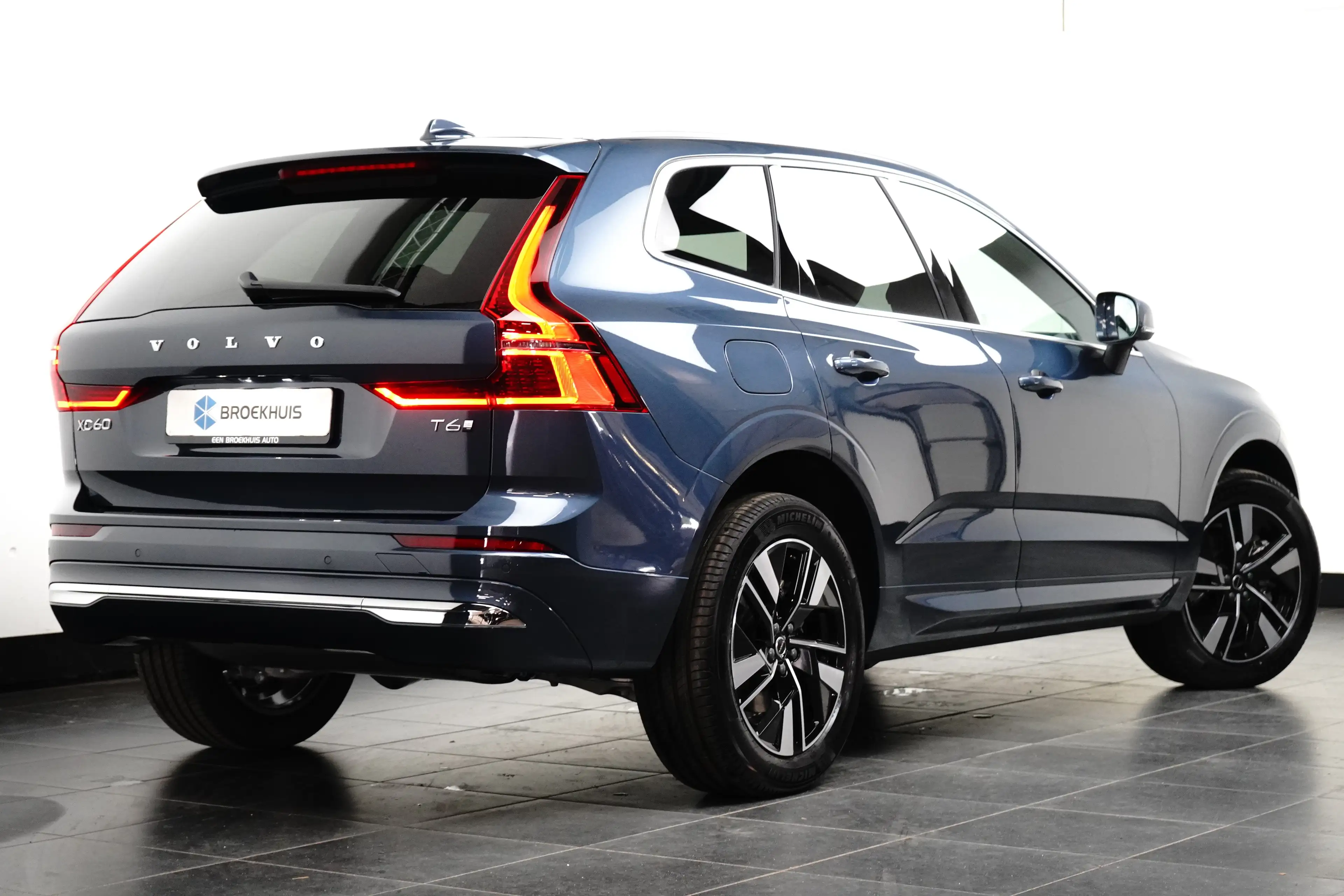Volvo XC60 T6 Plus Bright Recharge Plug-In Hybrid AWD | Harma — photo 2