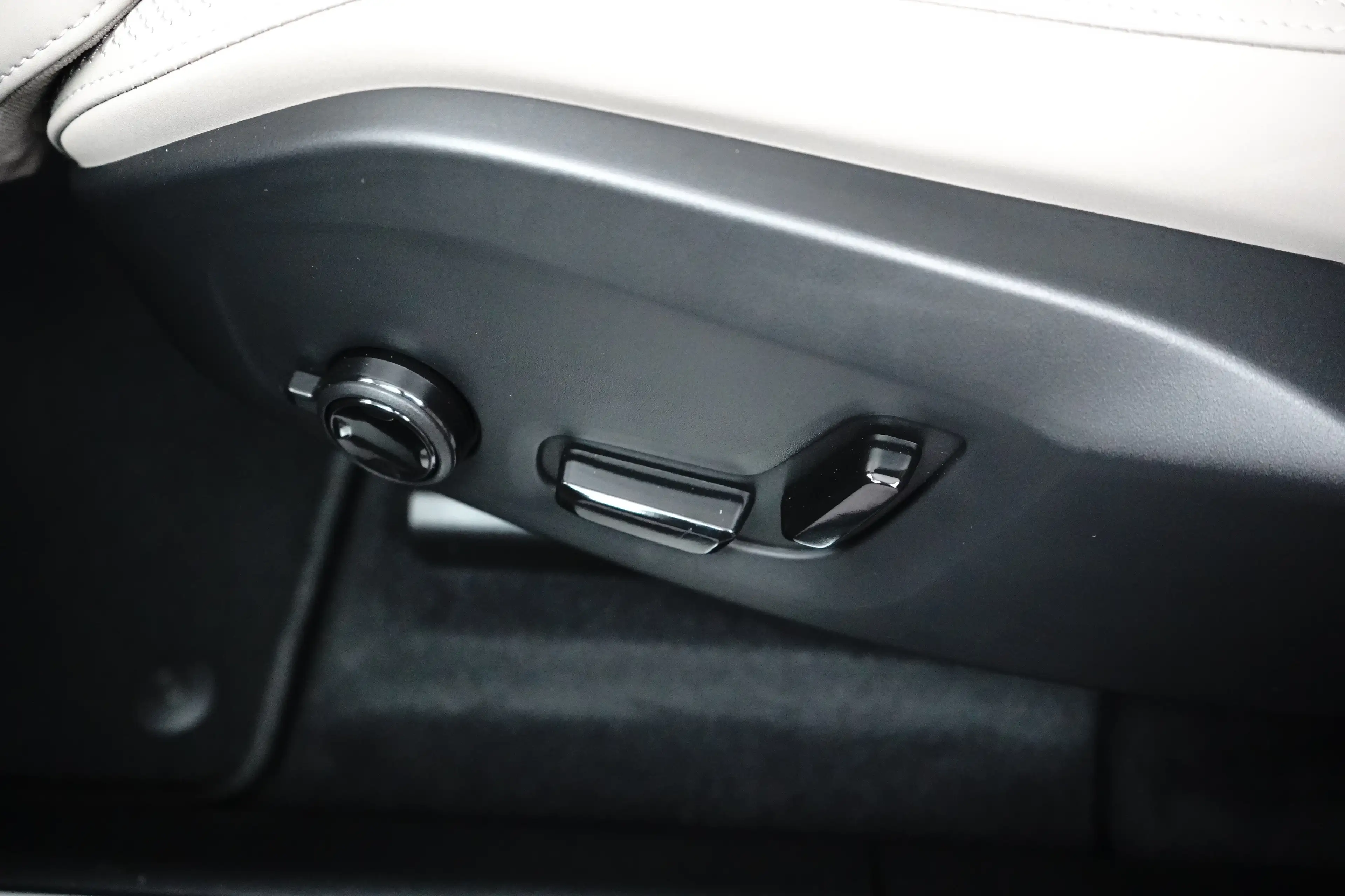 Volvo XC60 T6 Plus Bright Recharge Plug-In Hybrid AWD | Harma — photo 26