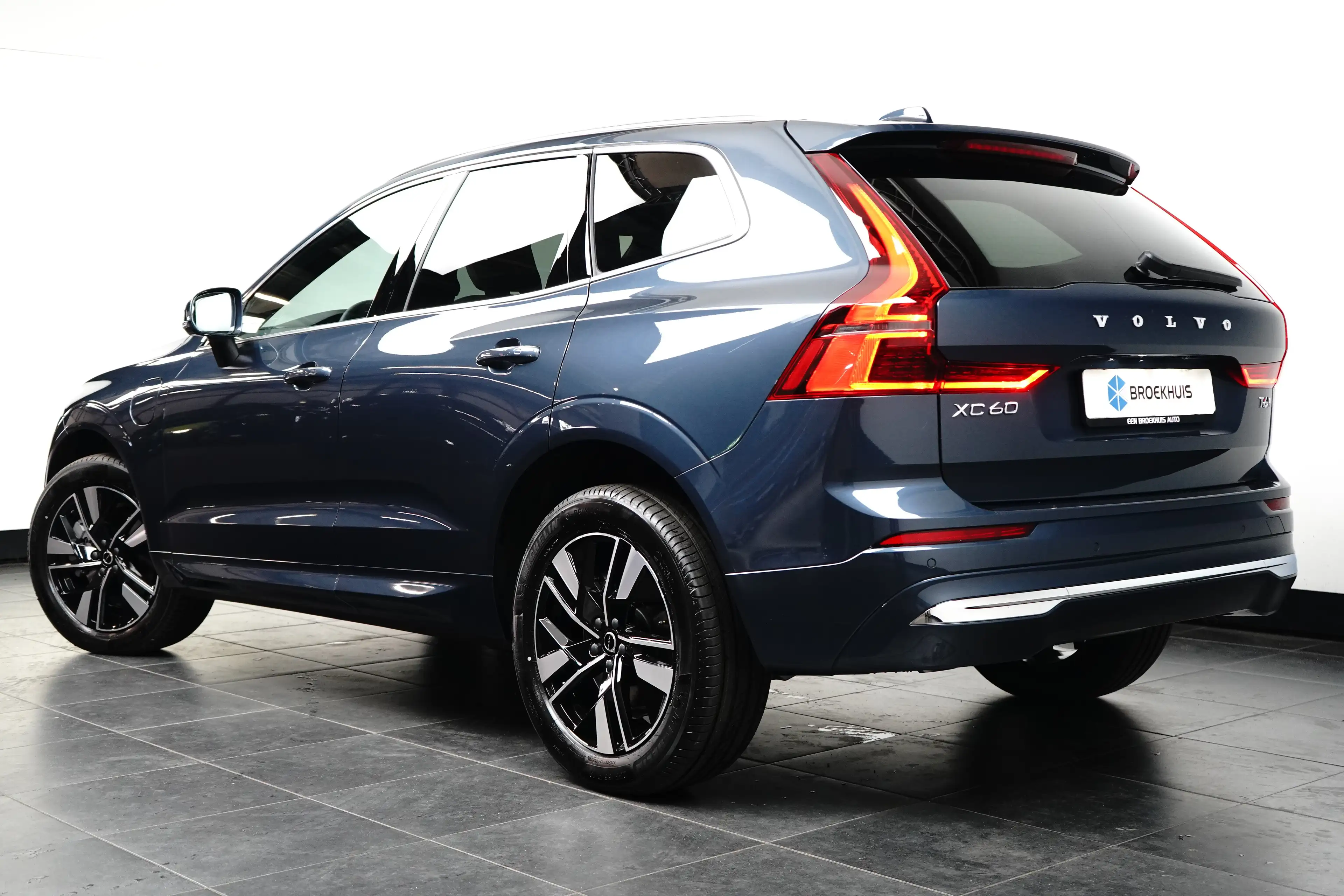 Volvo XC60 T6 Plus Bright Recharge Plug-In Hybrid AWD | Harma — photo 9
