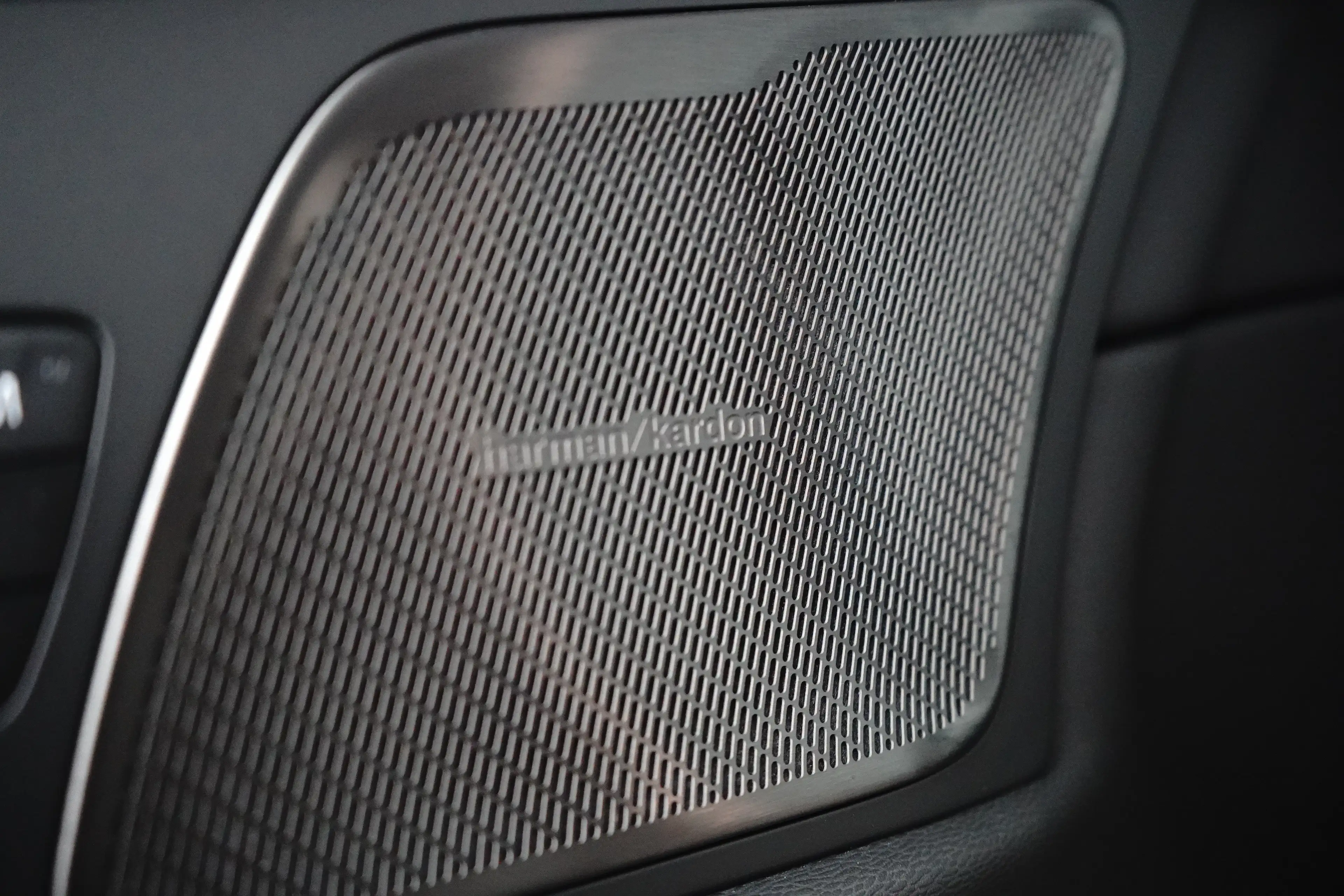 Volvo XC60 T6 Plus Bright Recharge Plug-In Hybrid AWD | Harma — photo 13